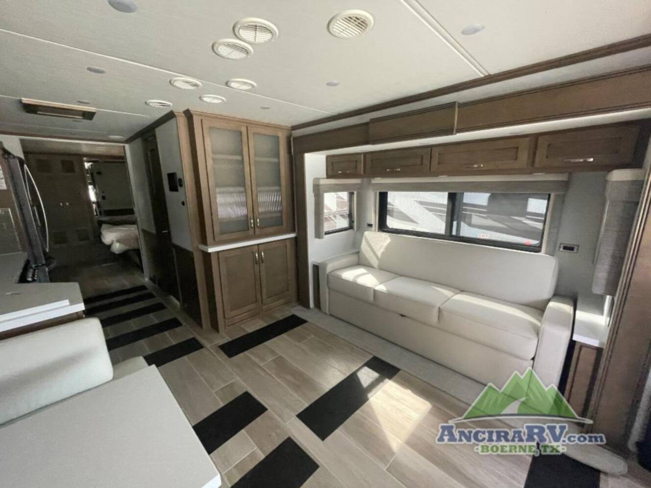 A photo of this 2027 Newmar NORTHERN STAR 3418