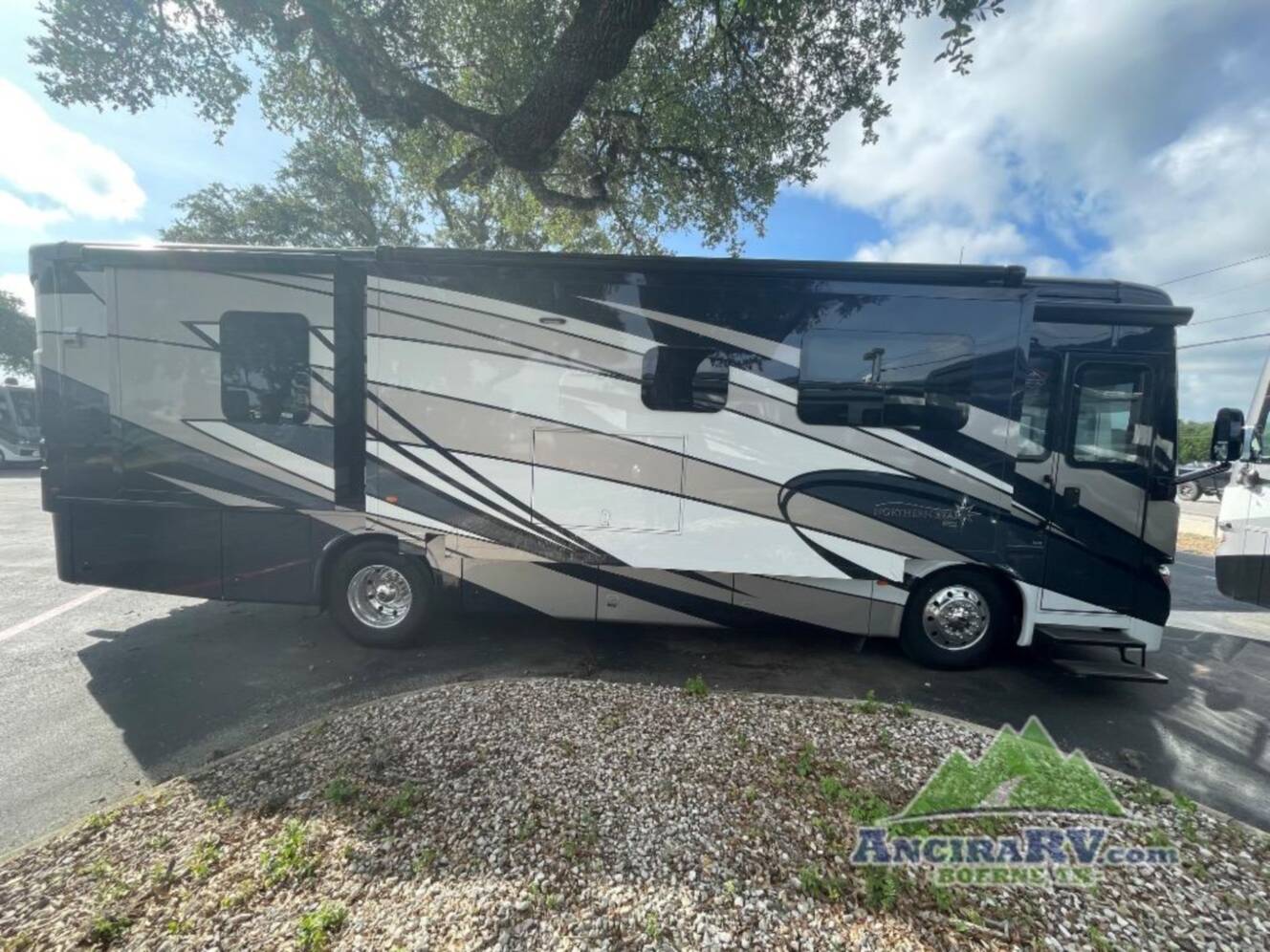 A photo of this 2027 Newmar NORTHERN STAR 3418