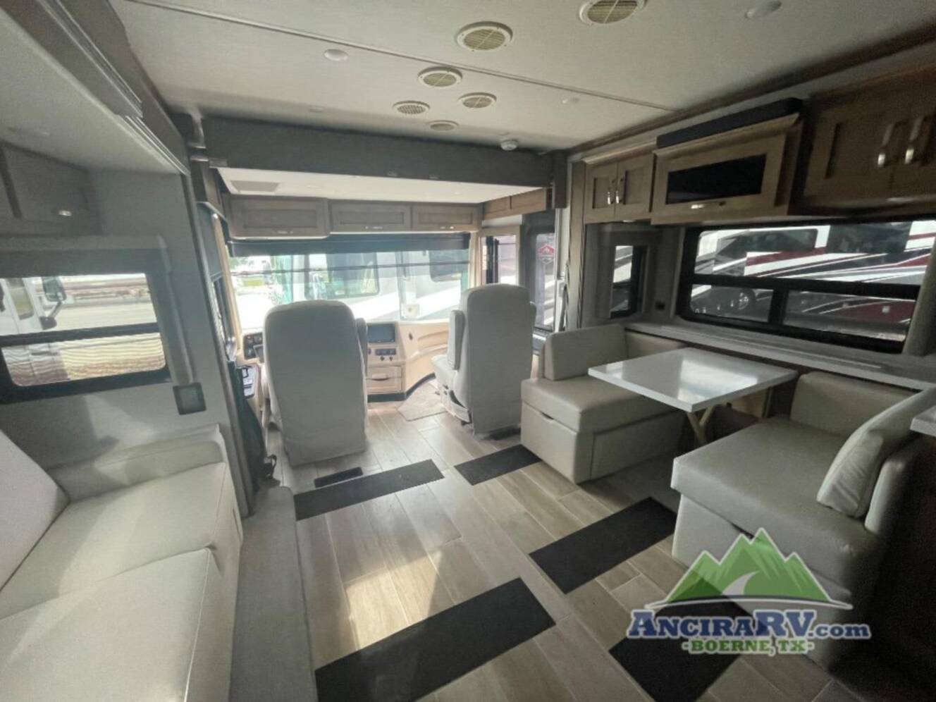 A photo of this 2027 Newmar NORTHERN STAR 3418