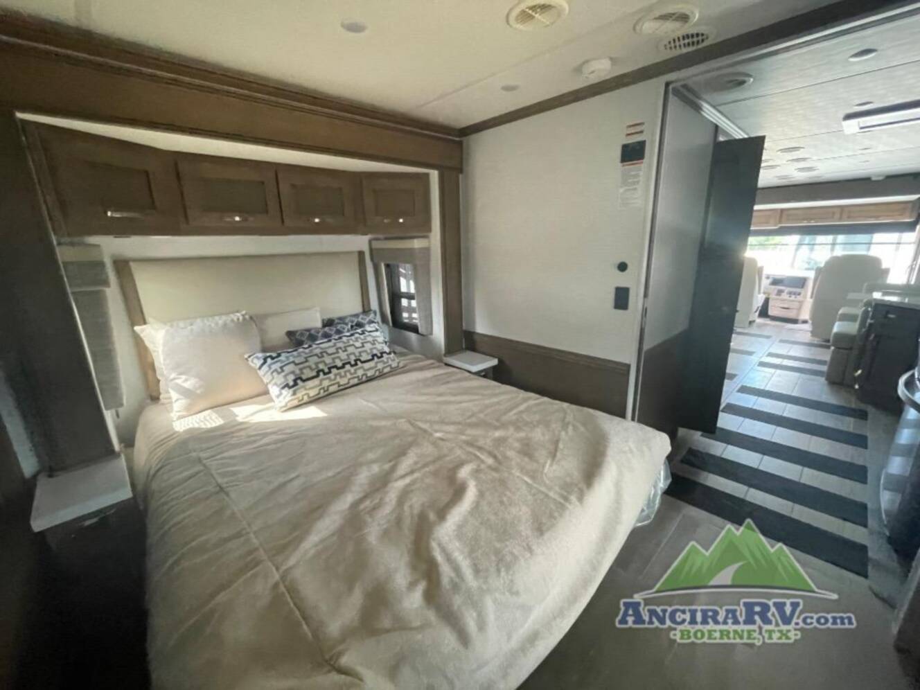 A photo of this 2027 Newmar NORTHERN STAR 3418