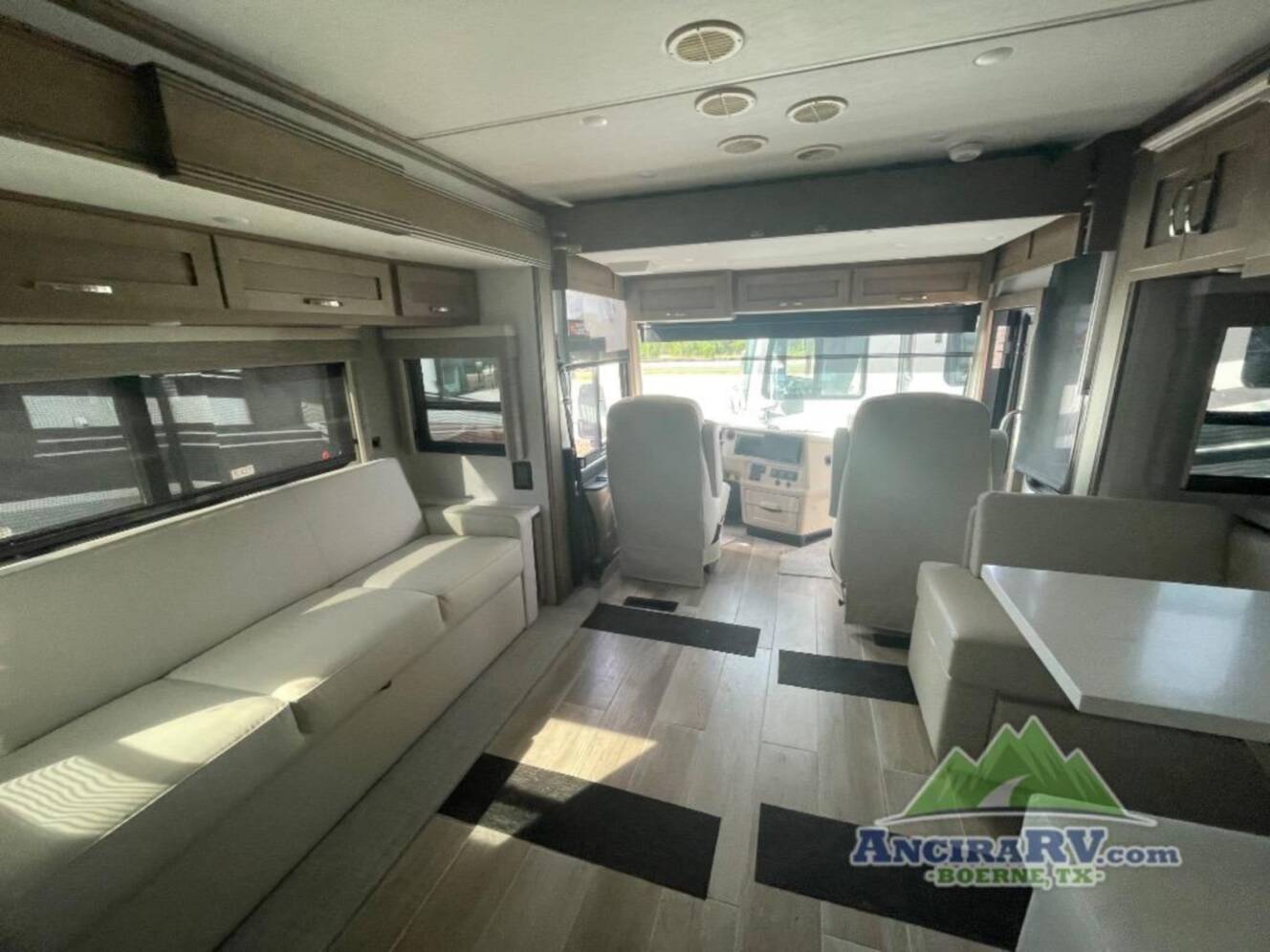 A photo of this 2027 Newmar NORTHERN STAR 3418