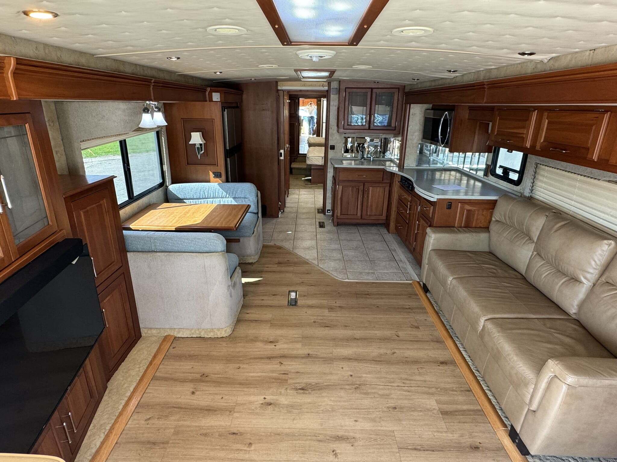 2005 Winnebago Vectra 40FD in garfield MN