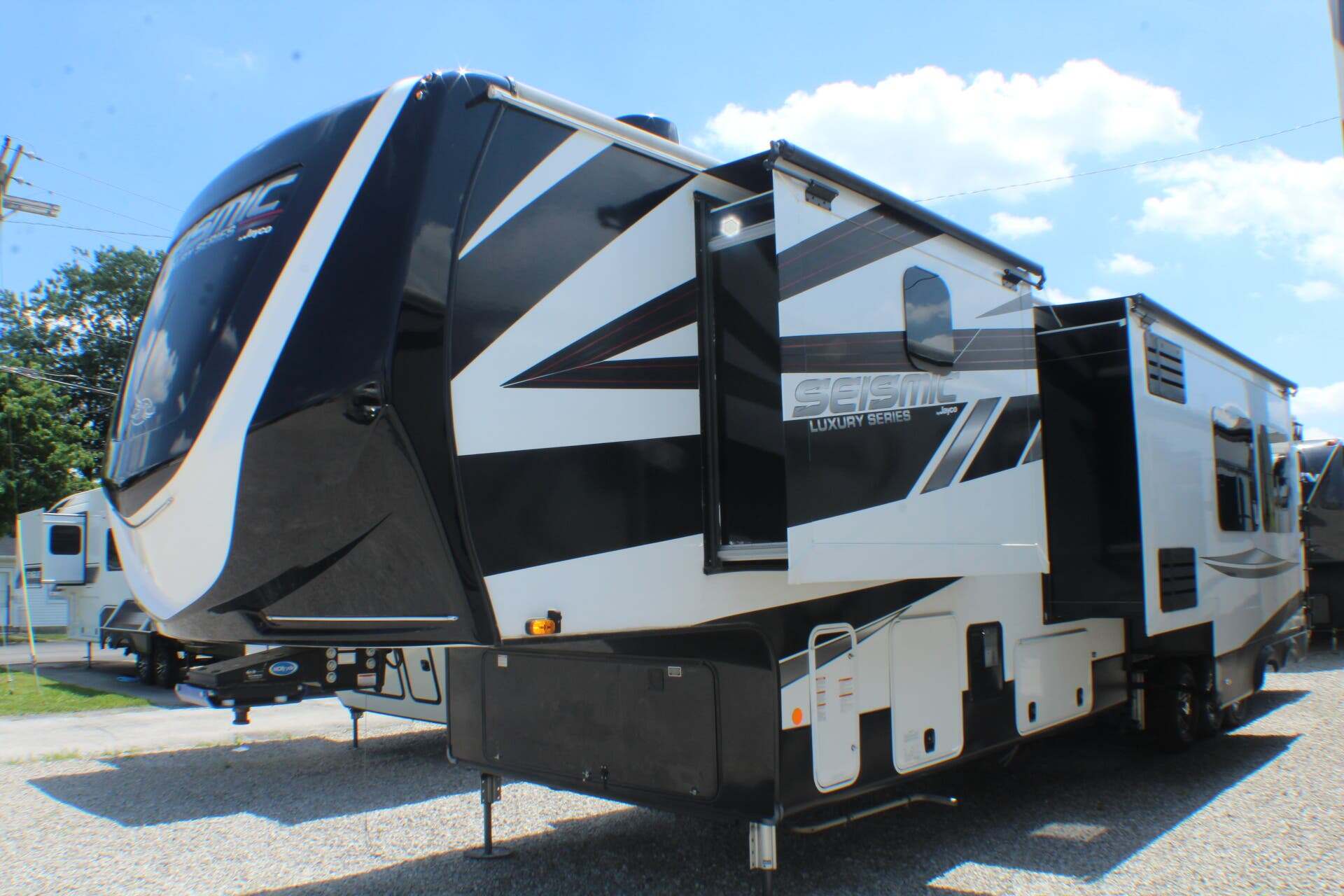 2023 Jayco Seismic Luxury Series 4113 in clyde OH