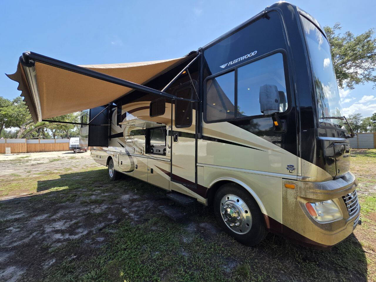 2014 Fleetwood Bounder 35K in tampa FL