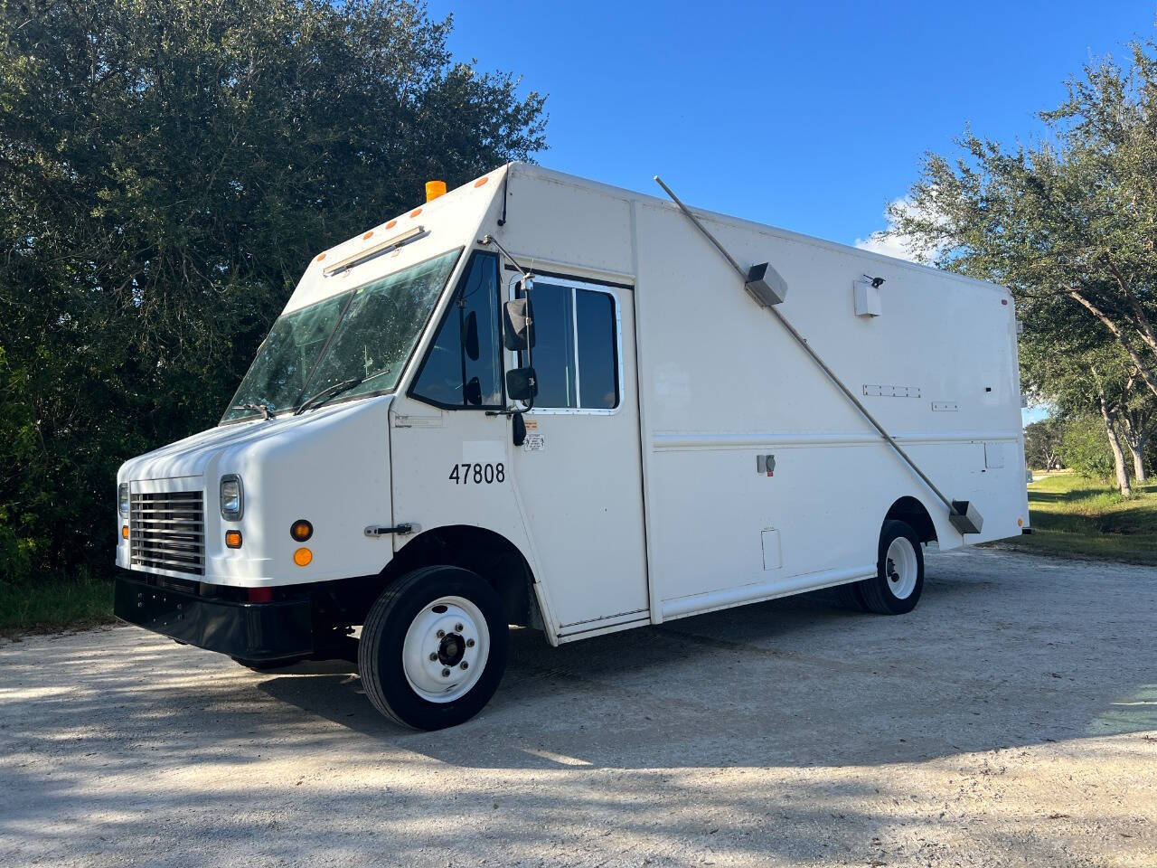2008 FREIGHTLINER MT45 Chassis in Lake Placid, FL