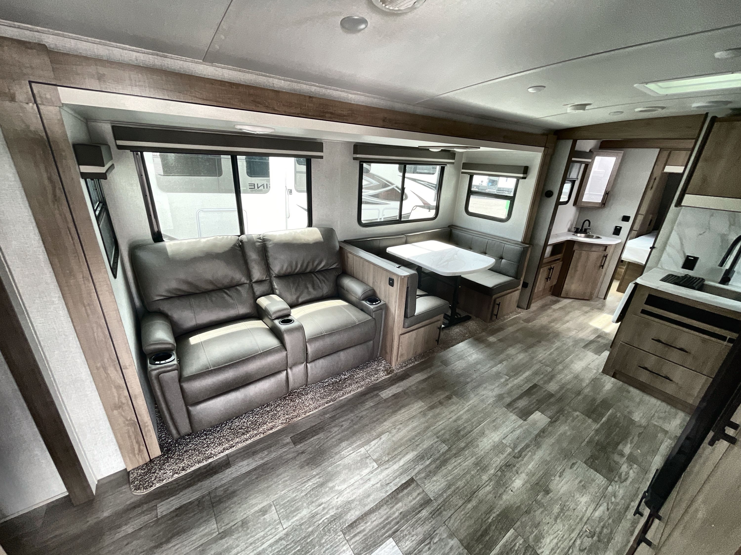 2023 Grand Design IMAGINE 2910BH in holiday FL