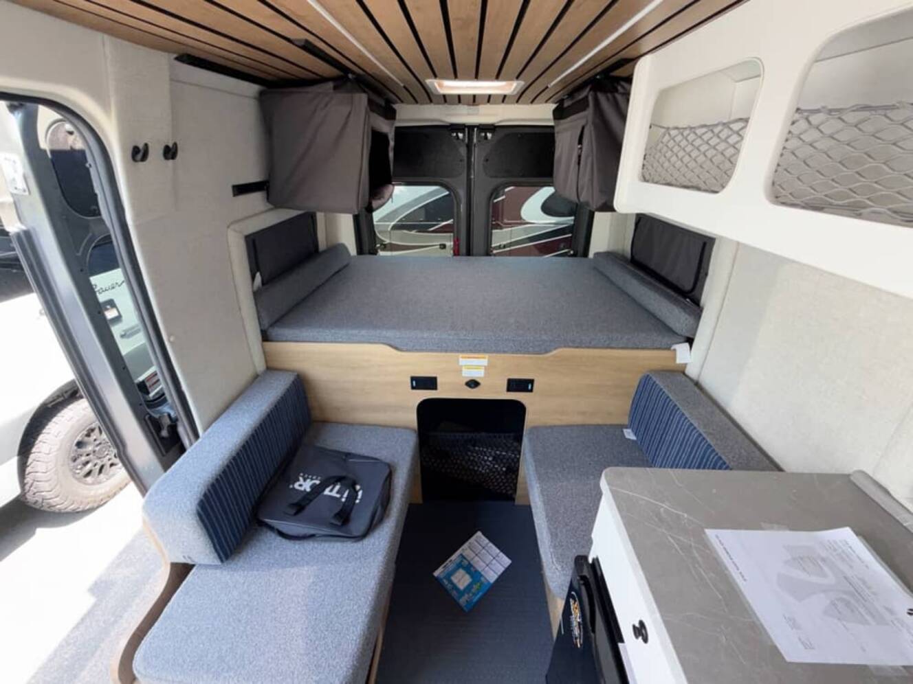 A photo of this 2027 Thor FREEDOM ELITE 17D