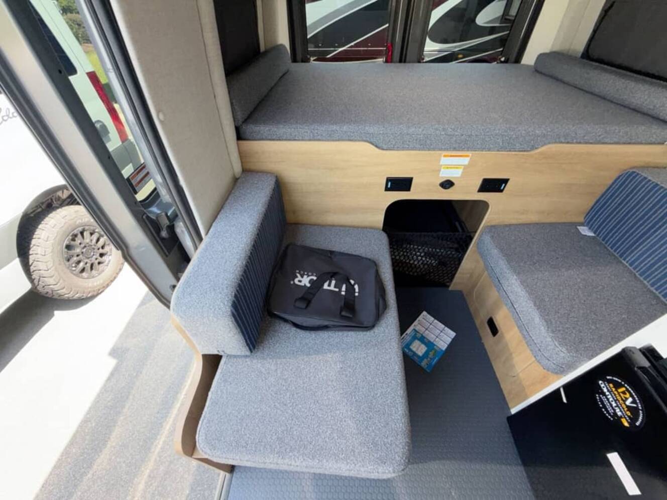 A photo of this 2027 Thor FREEDOM ELITE 17D