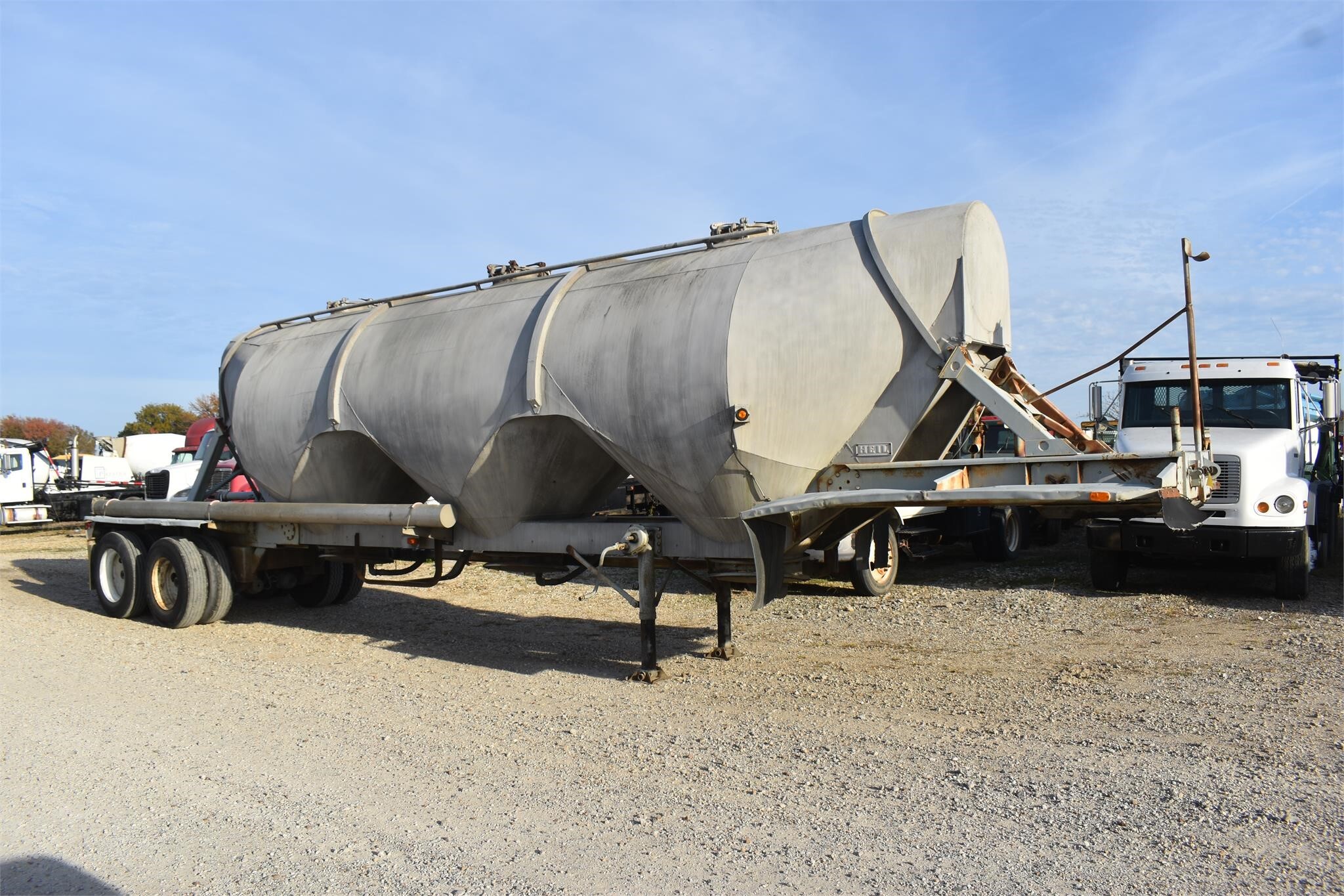 1979 HEIL 1040 CUBE PNUEMATIC TANK in Covington, TN