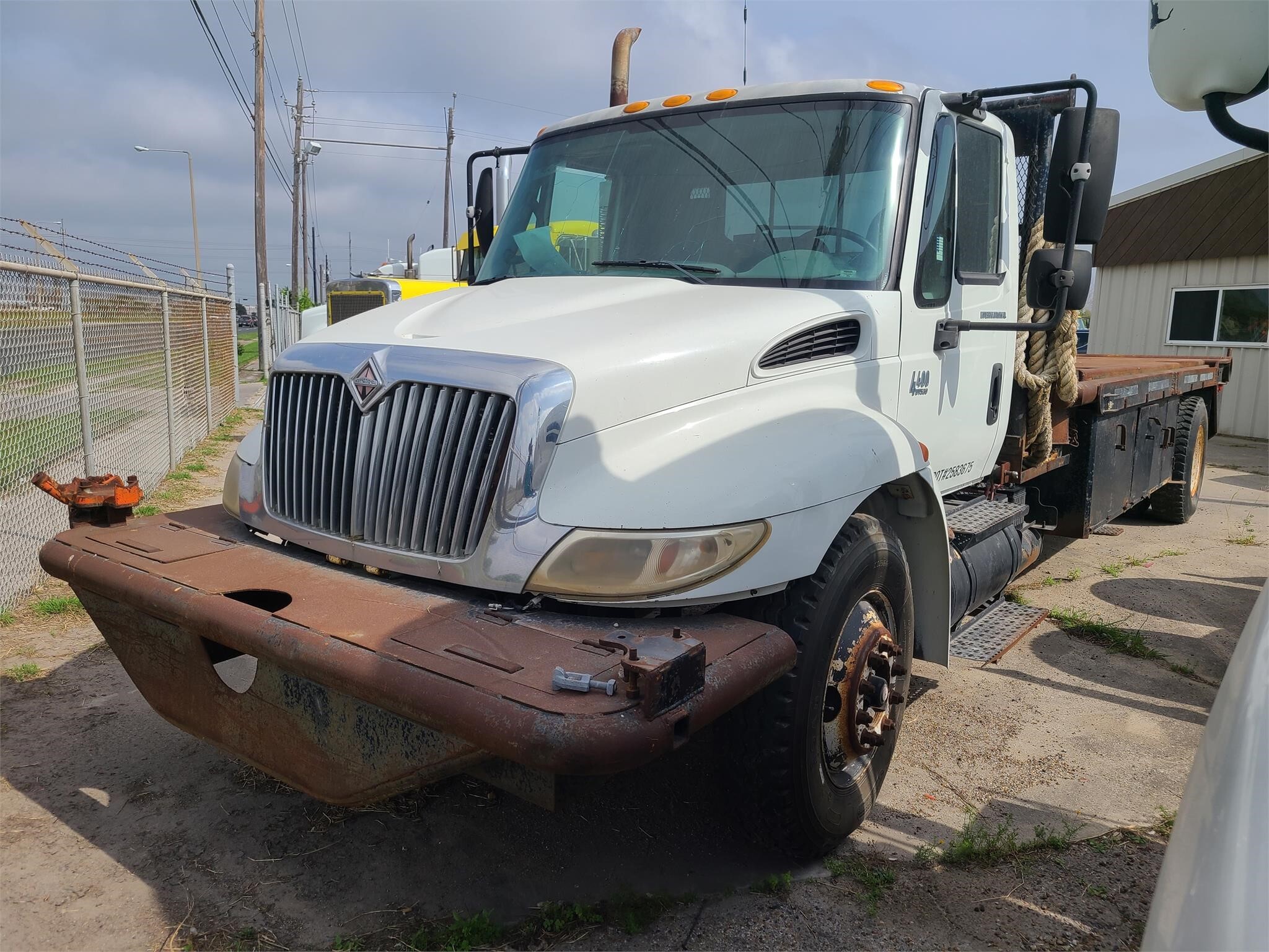 2002 INTERNATIONAL DURASTAR 4400 in Corpus Christi, TX
