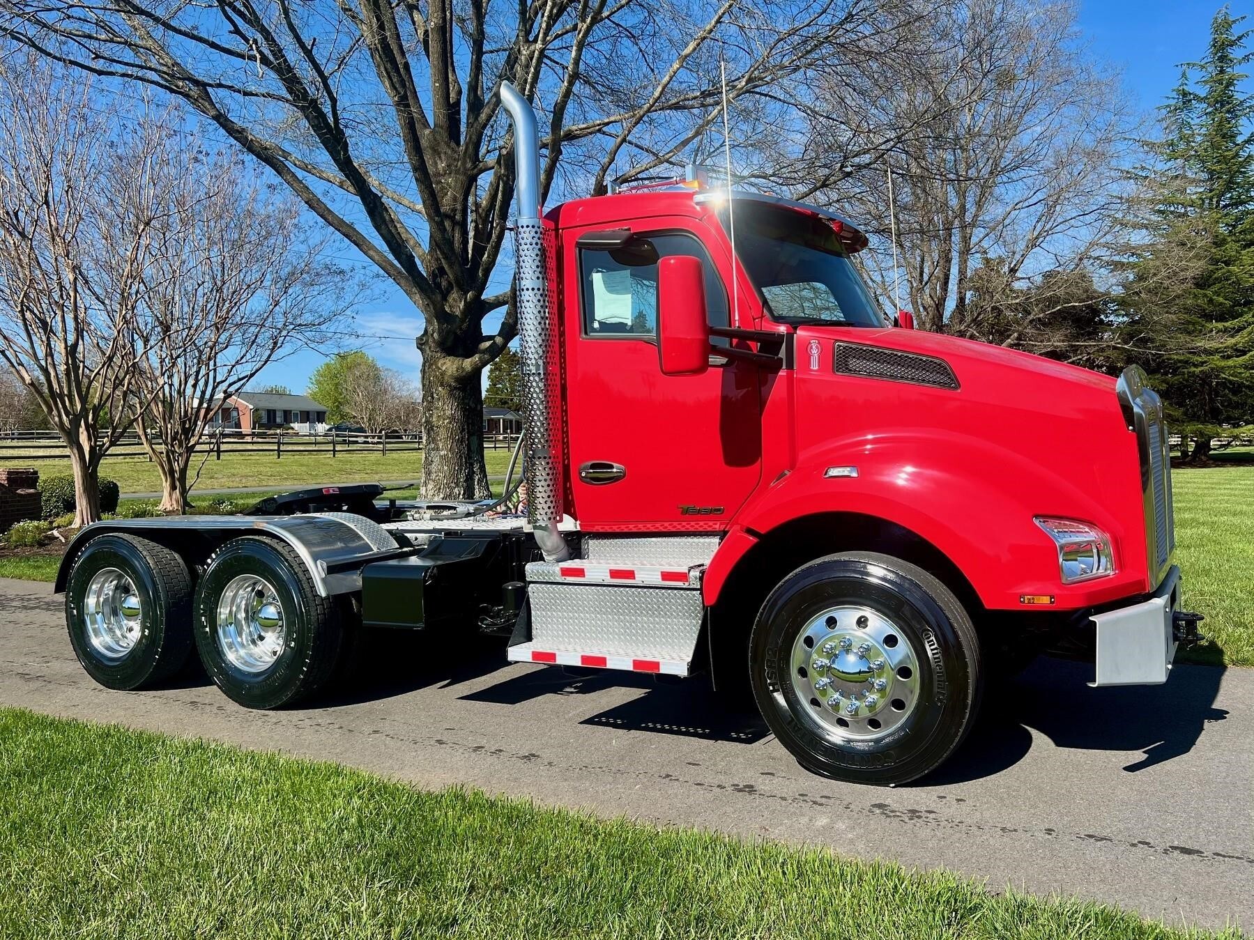 2020 KENWORTH T880 in Chatham, VA