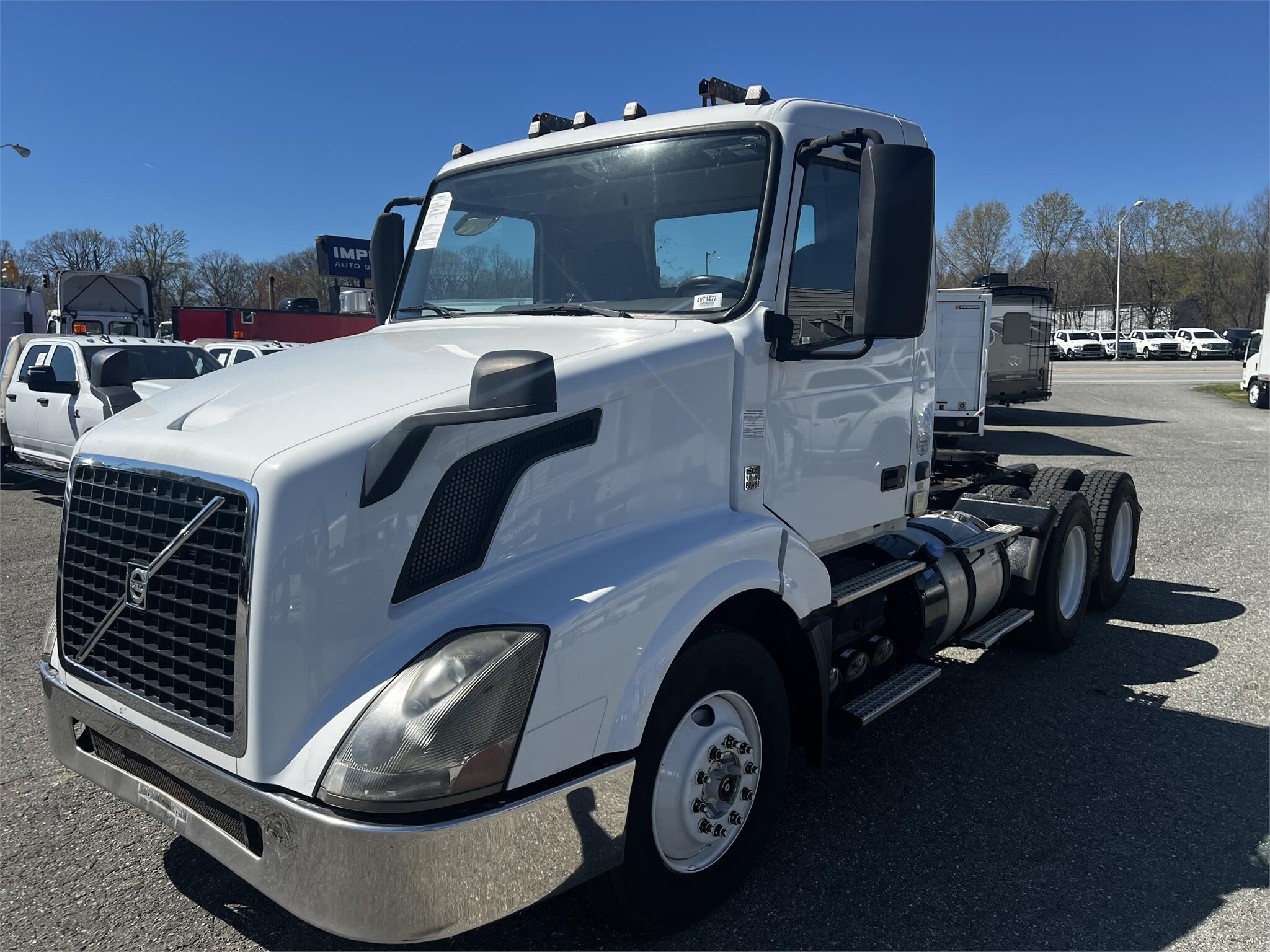 2015 VOLVO VNL64T300 in Greensboro, NC