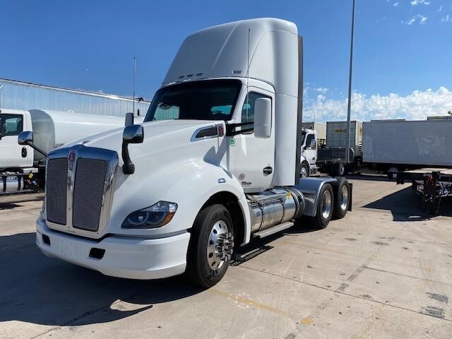 2017 KENWORTH T680 in Phoenix, AZ