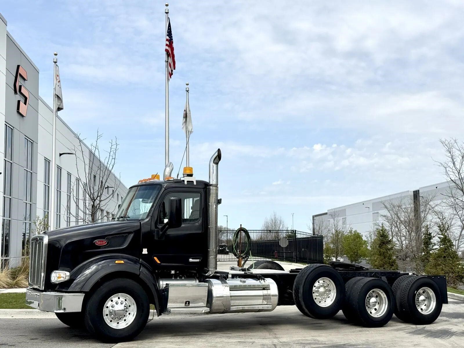 2015 PETERBILT 567 in New Lenox, IL