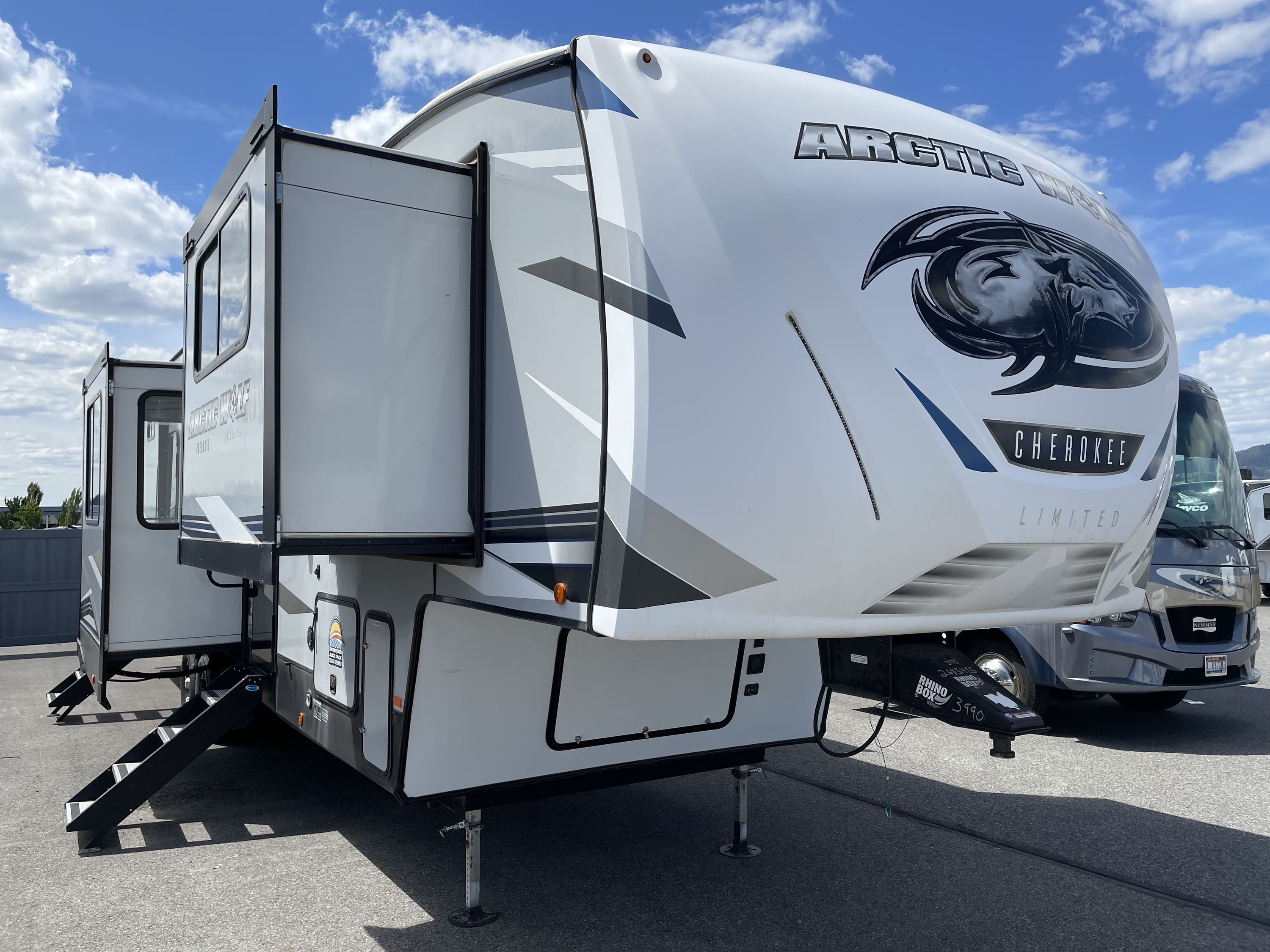 2022 Forest River ARCTIC WOLF 3990 RV