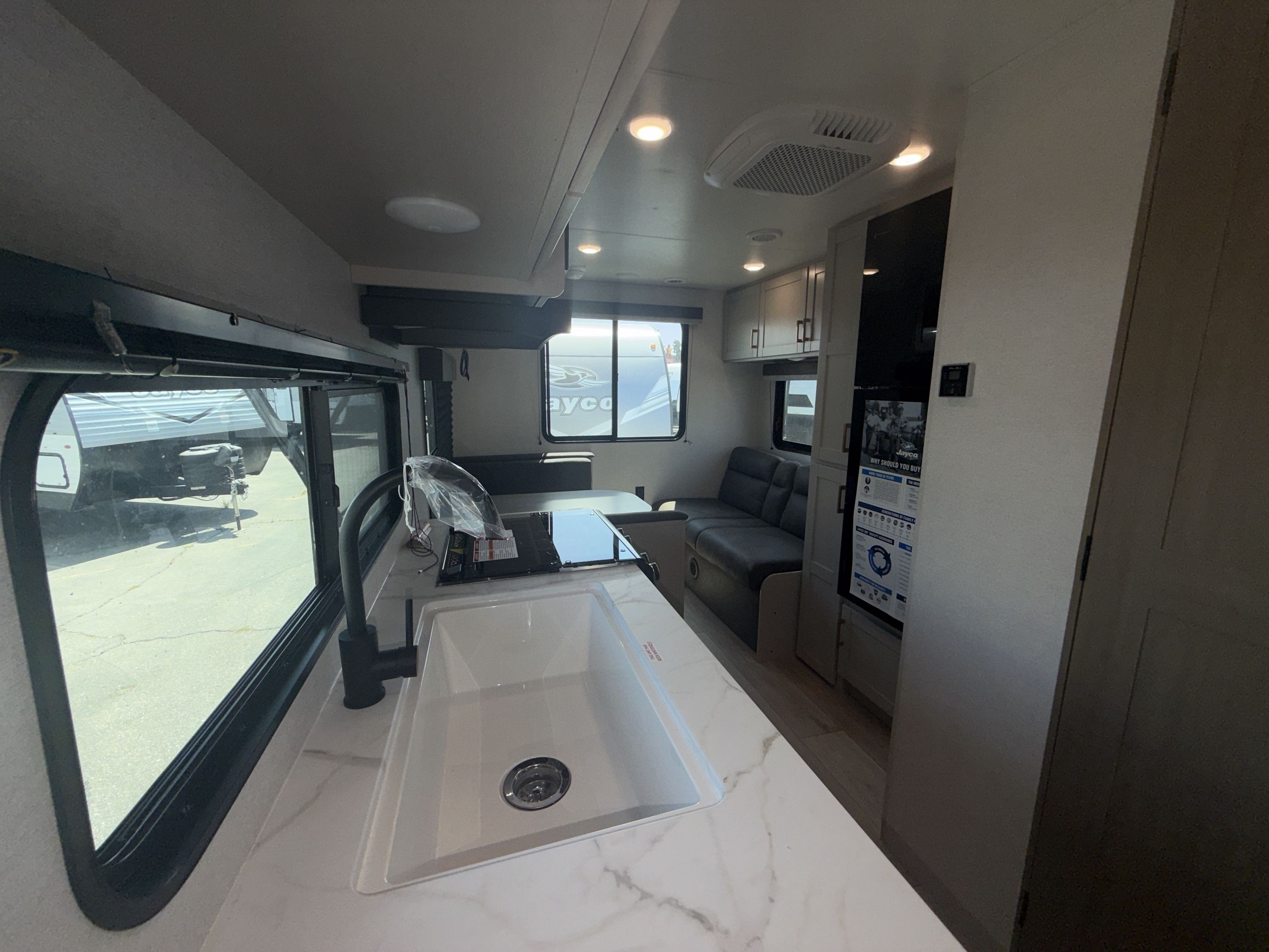 2027 Jayco JAY FLIGHT 210QBW in colton CA