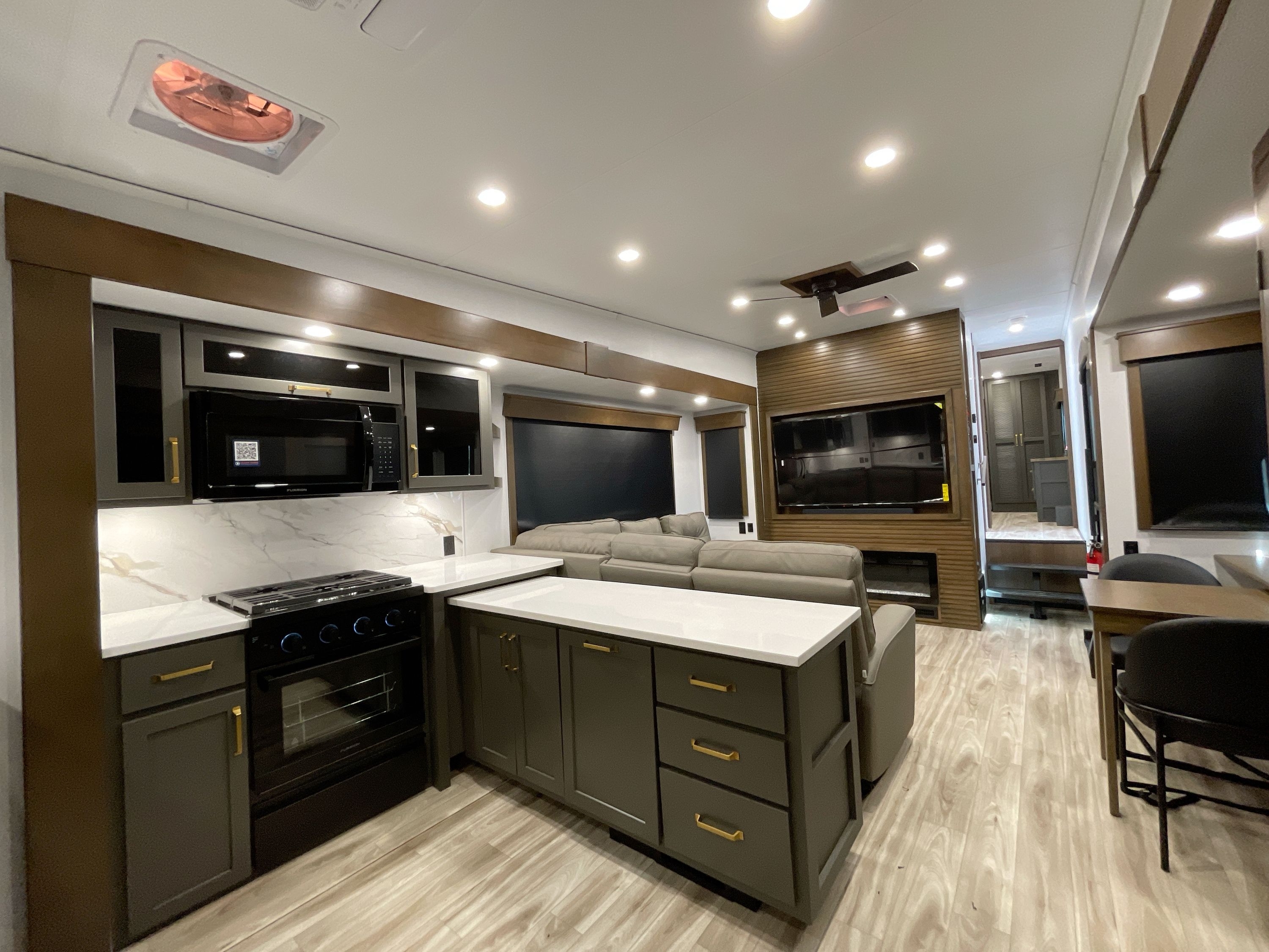 2026 Keystone MONTANA HIGH COUNTRY 300RK in kaysville UT