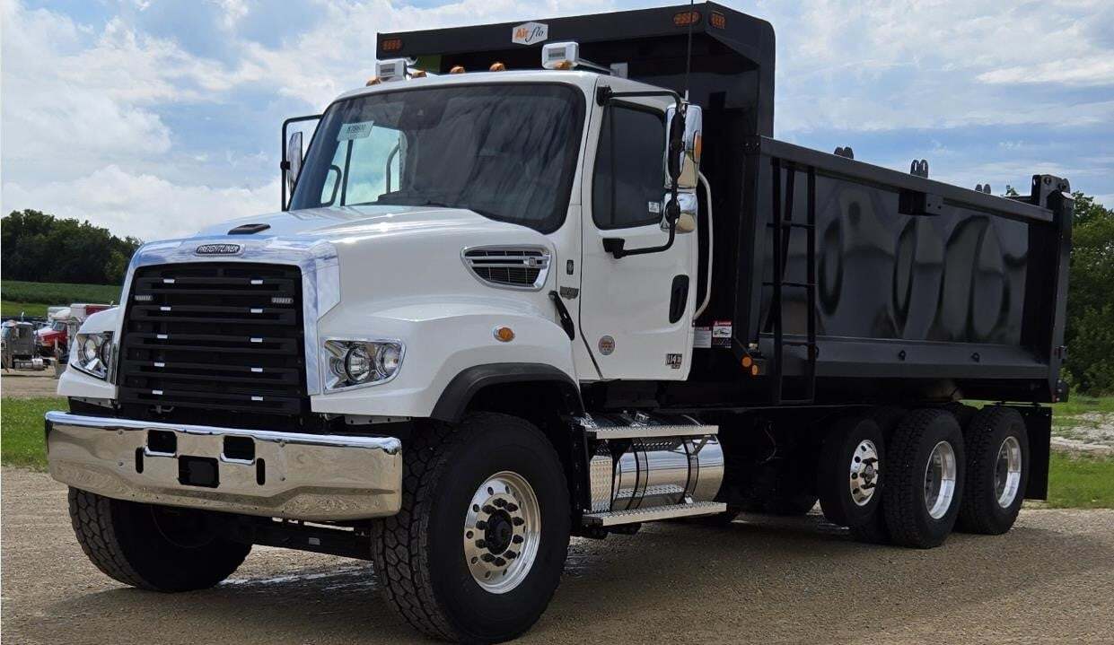 2026 FREIGHTLINER 114 SD in Dubuque, IA