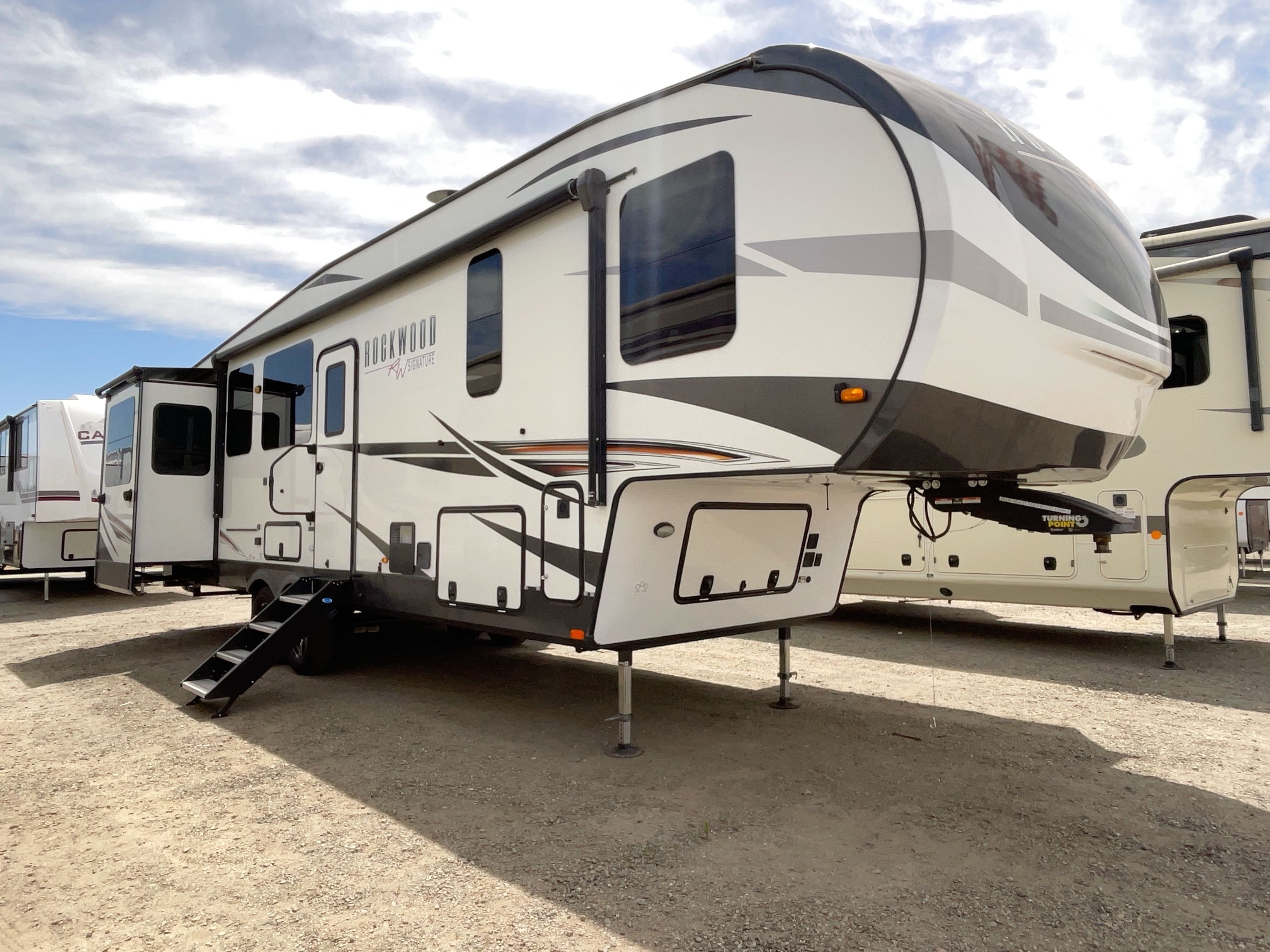 2021 Forest River ROCKWOOD SIGNATURE ULTRA LITE 8298KS RV