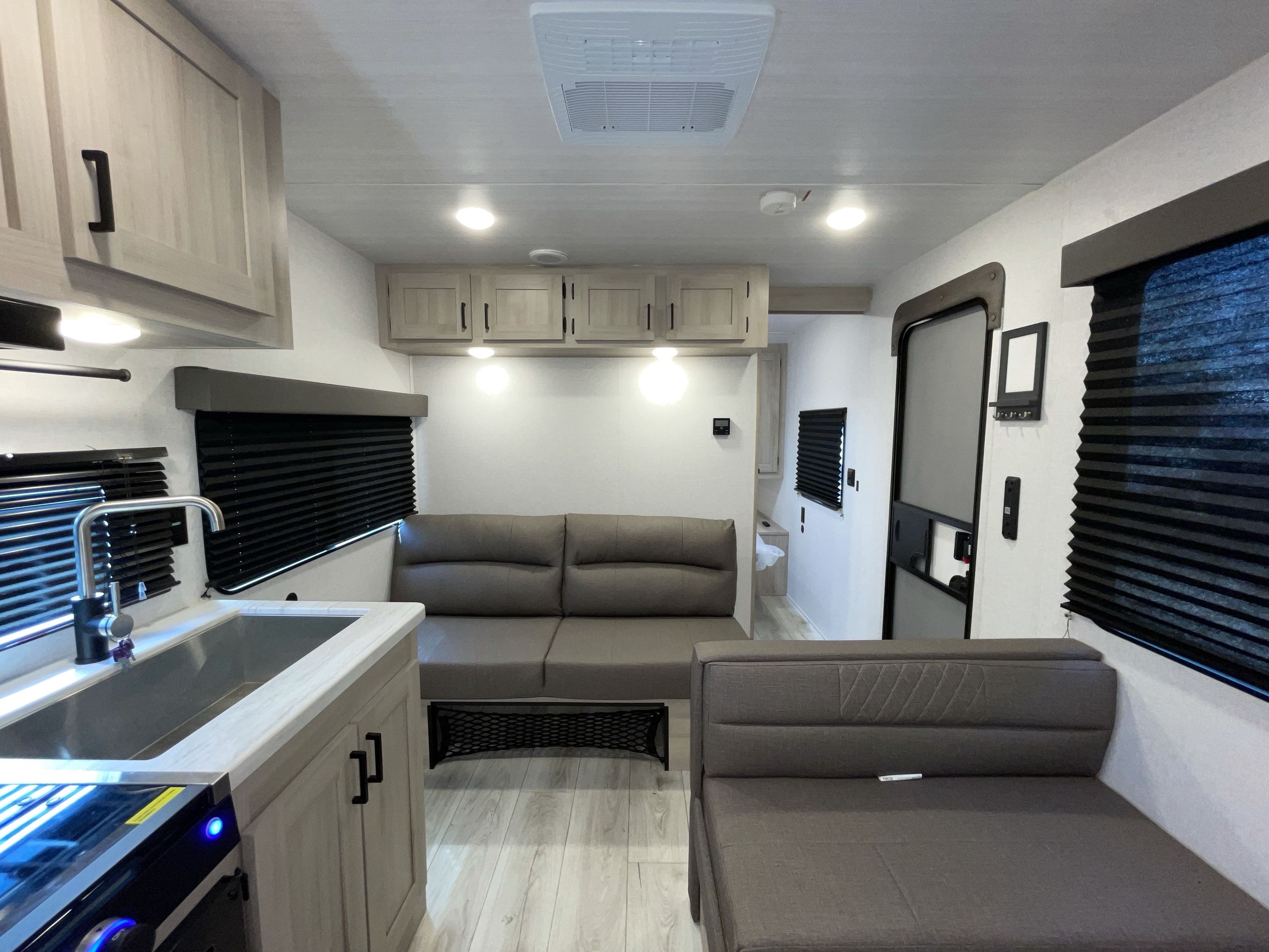 2025 East To West SILVER LAKE 2400BH in sherwood AR