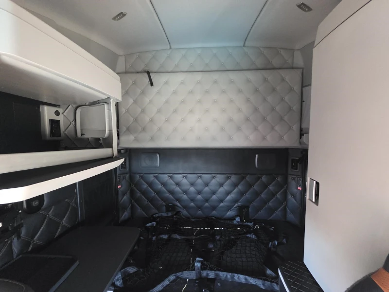 2023 KENWORTH T680