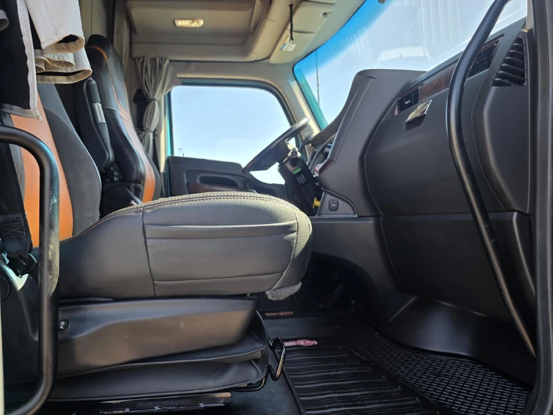 2023 KENWORTH T680