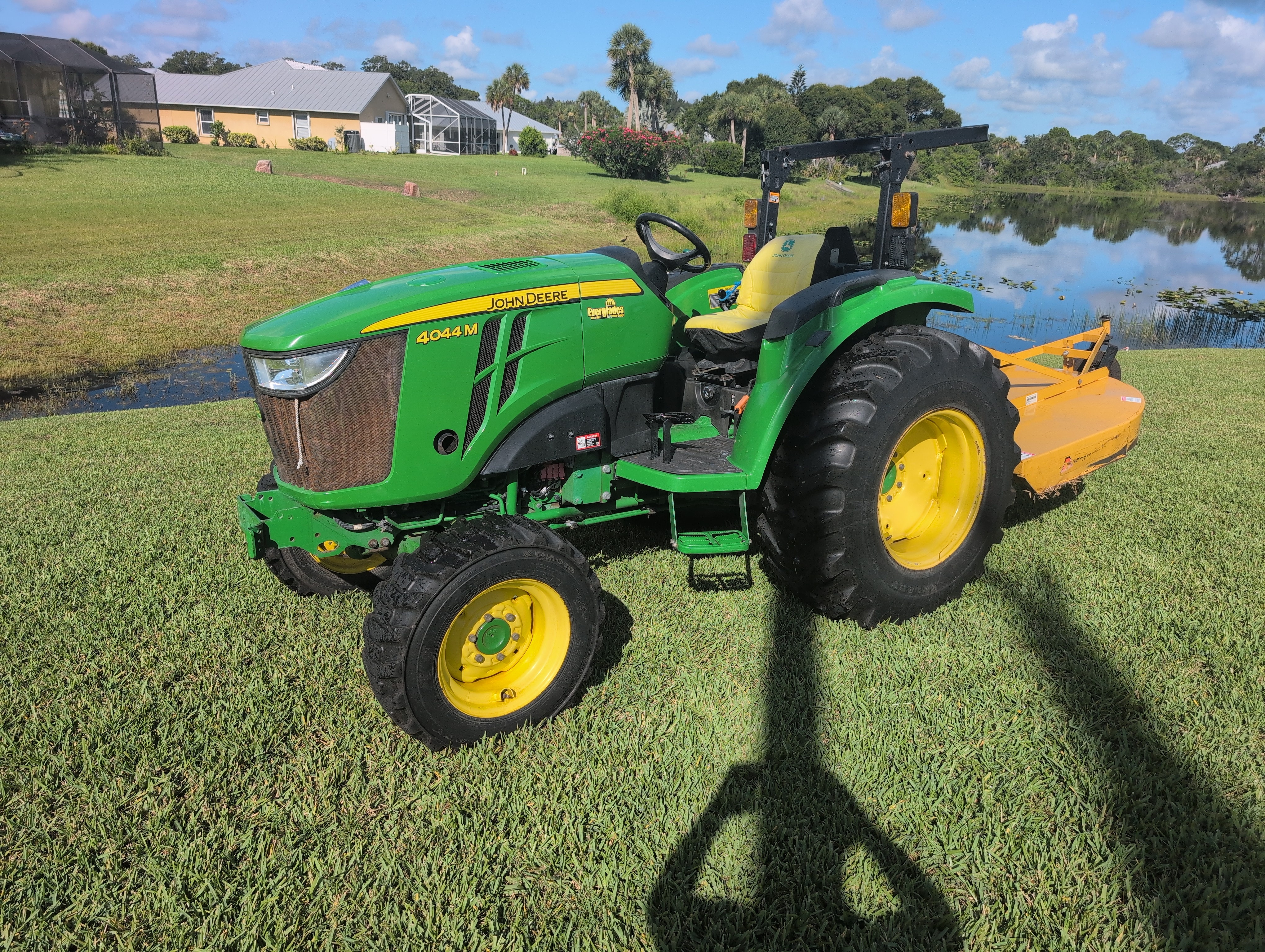 2022 JOHN DEERE 4044 m in Sebastian, FL