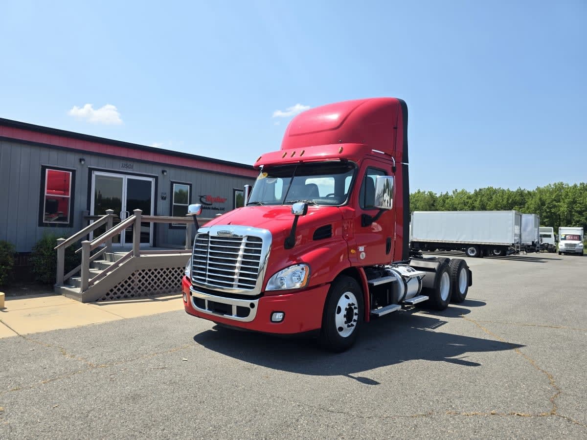 2020 FREIGHTLINER CASCADIA 113 in North Little Rock, AR