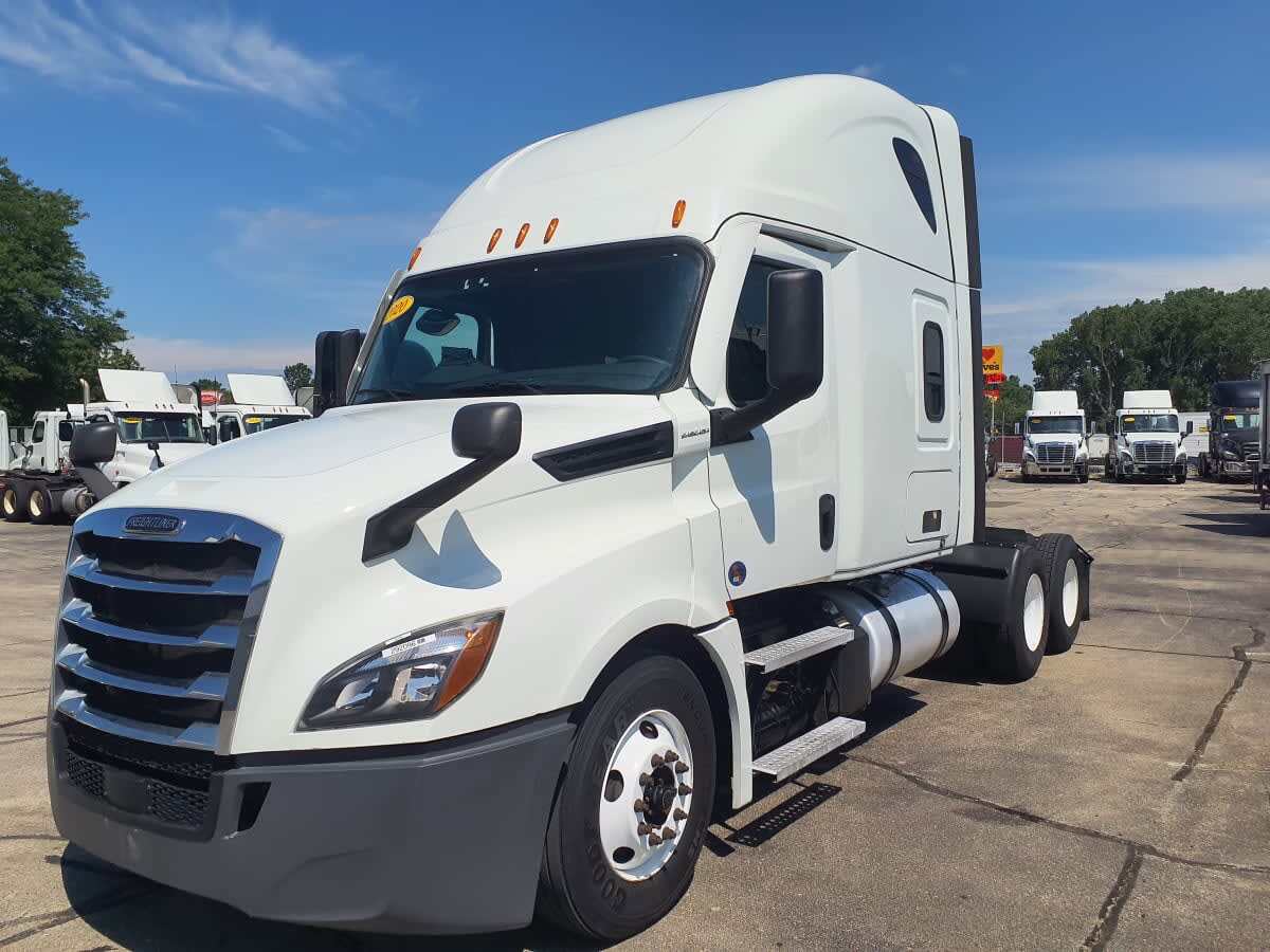 2020 FREIGHTLINER CASCADIA 126 in Oak Creek, WI
