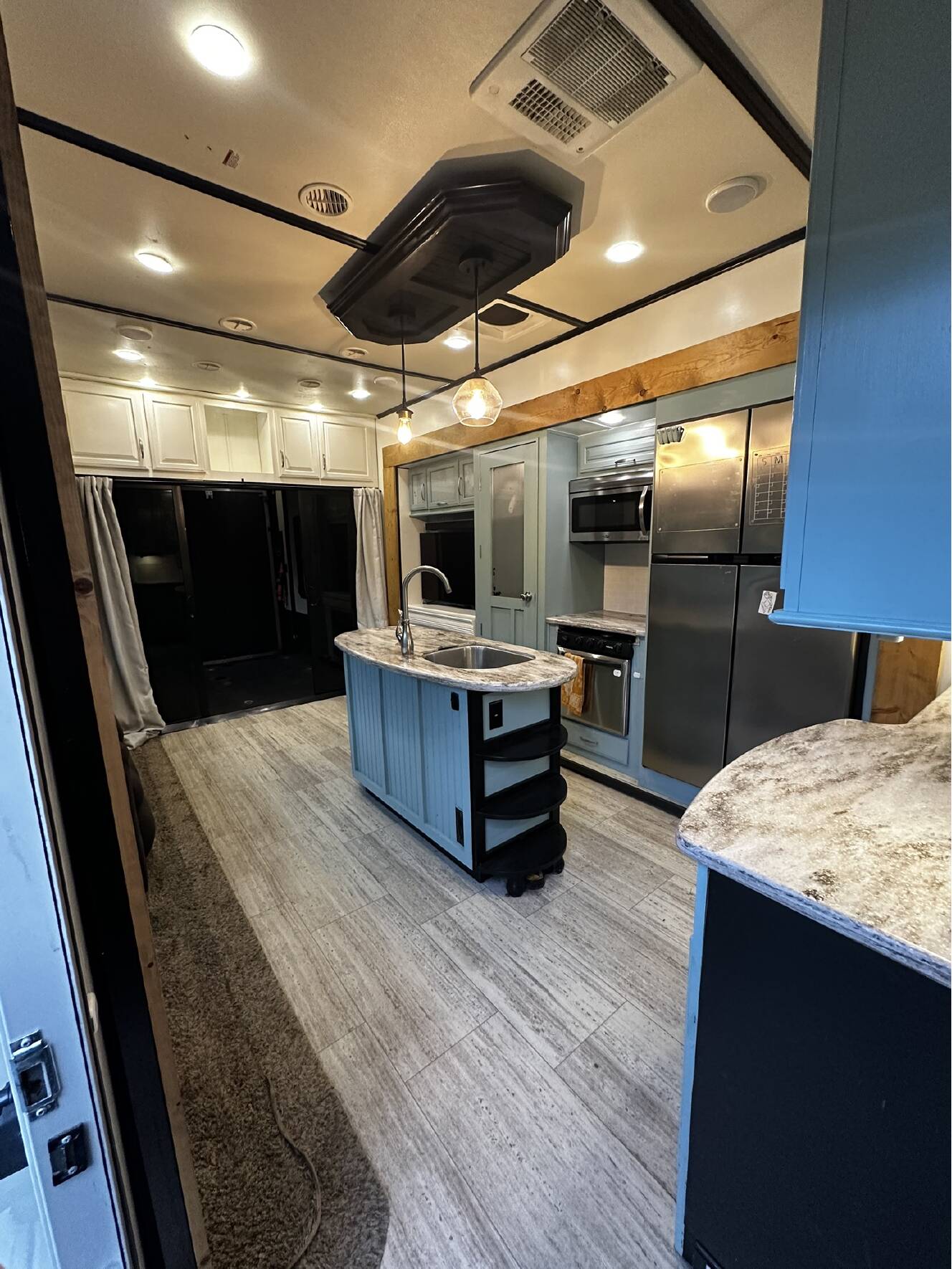 A photo of this 2016 Grand Design MOMENTUM 380TH