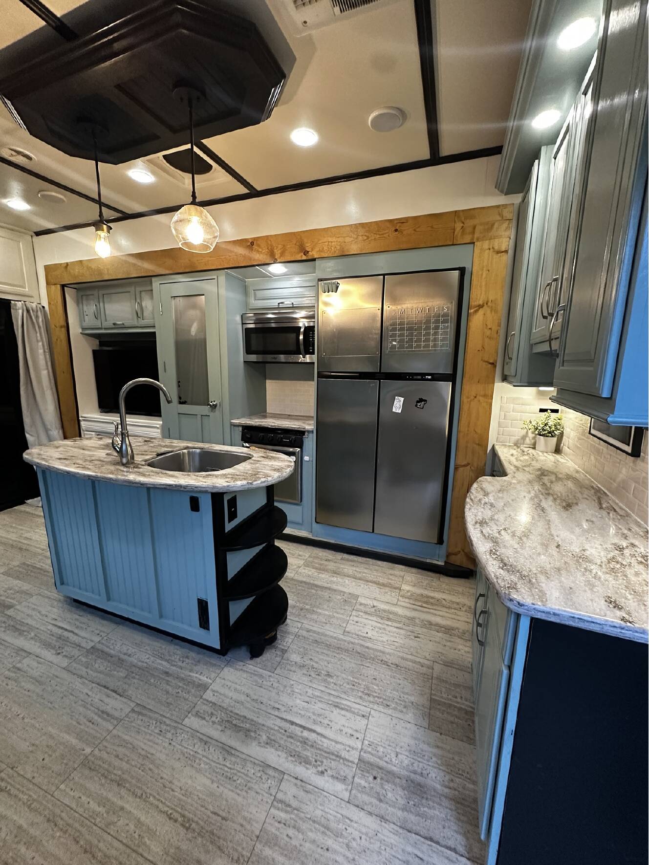 A photo of this 2016 Grand Design MOMENTUM 380TH