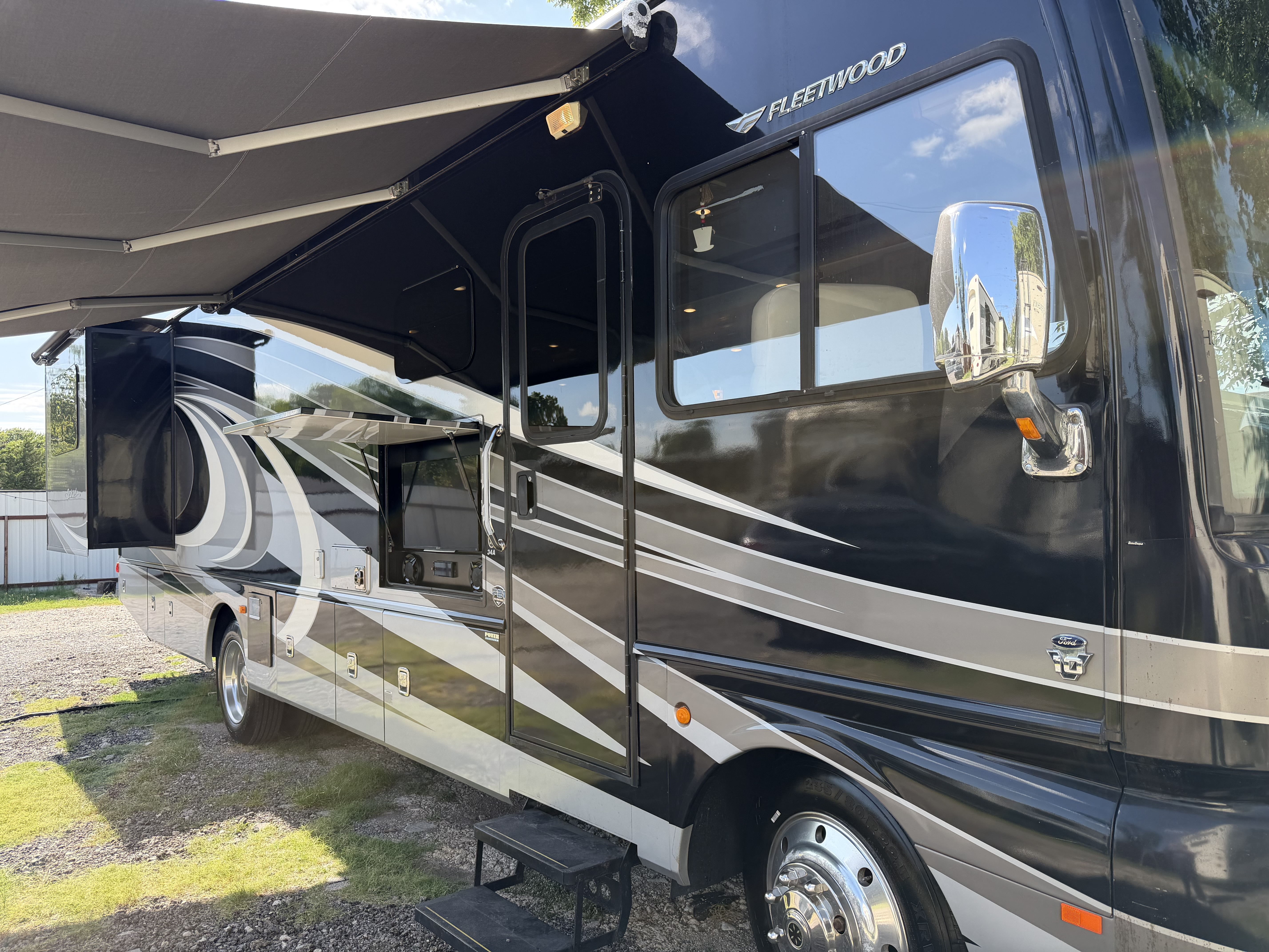 2016 Fleetwood SOUTHWIND 34A in red oak TX