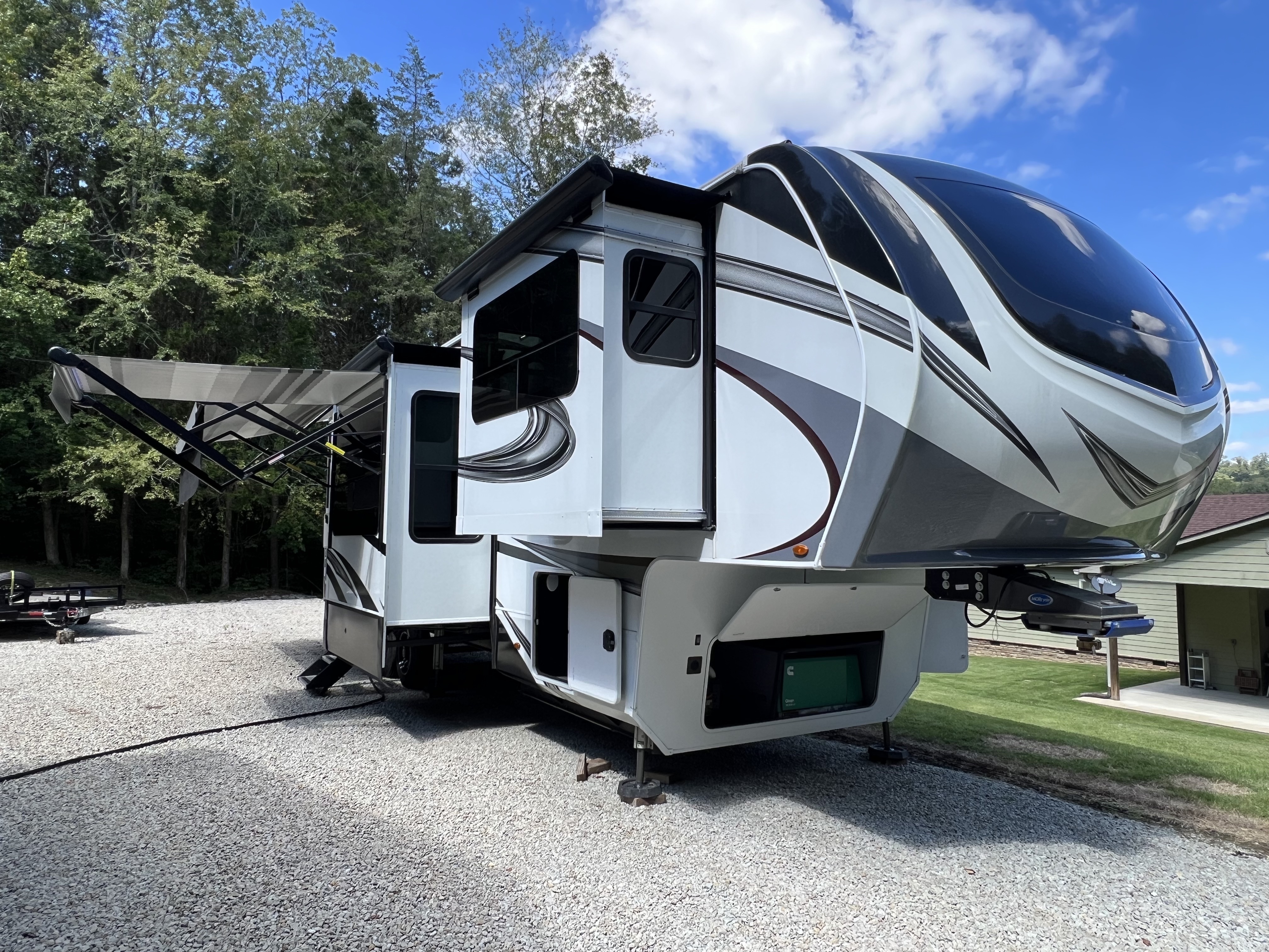 2021 Grand Design SOLITUDE 346FLS in linden TN