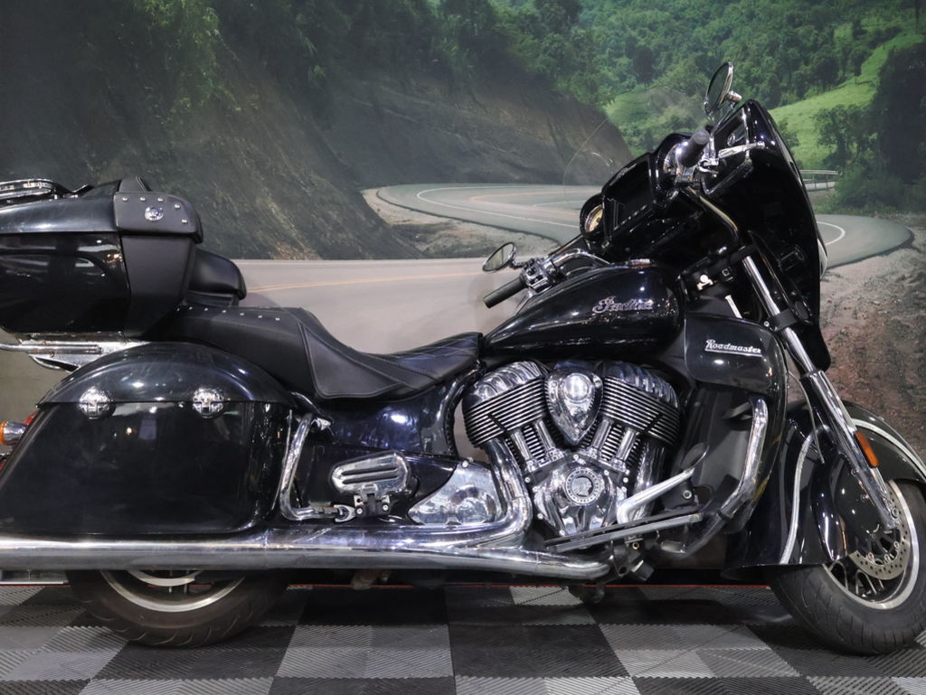 2022 Indian Motorcycle® Roadmaster® Black Metallic in Chatsworth, CA