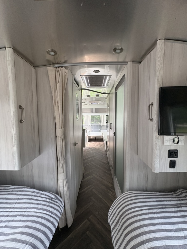 2021 Airstream INTERNATIONAL 27FB in lake geneva WI