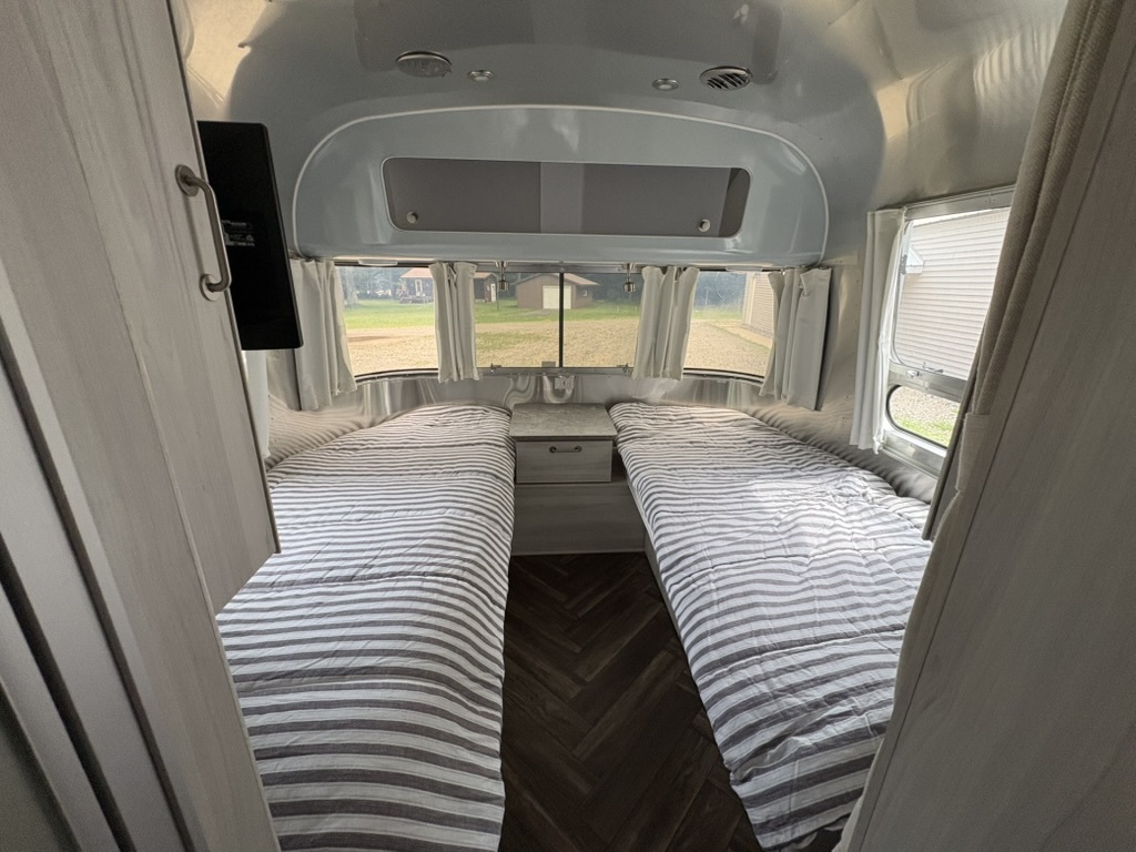 2021 Airstream INTERNATIONAL 27FB in lake geneva WI
