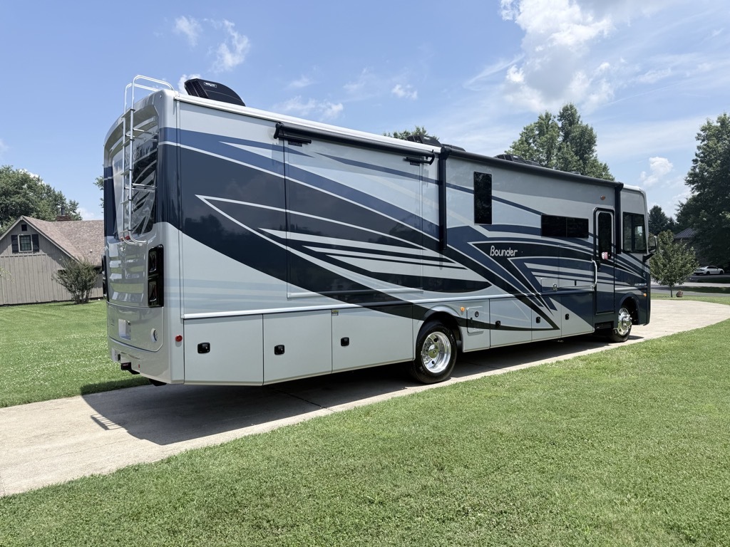 2027 Fleetwood BOUNDER 35K in harrodsburg KY