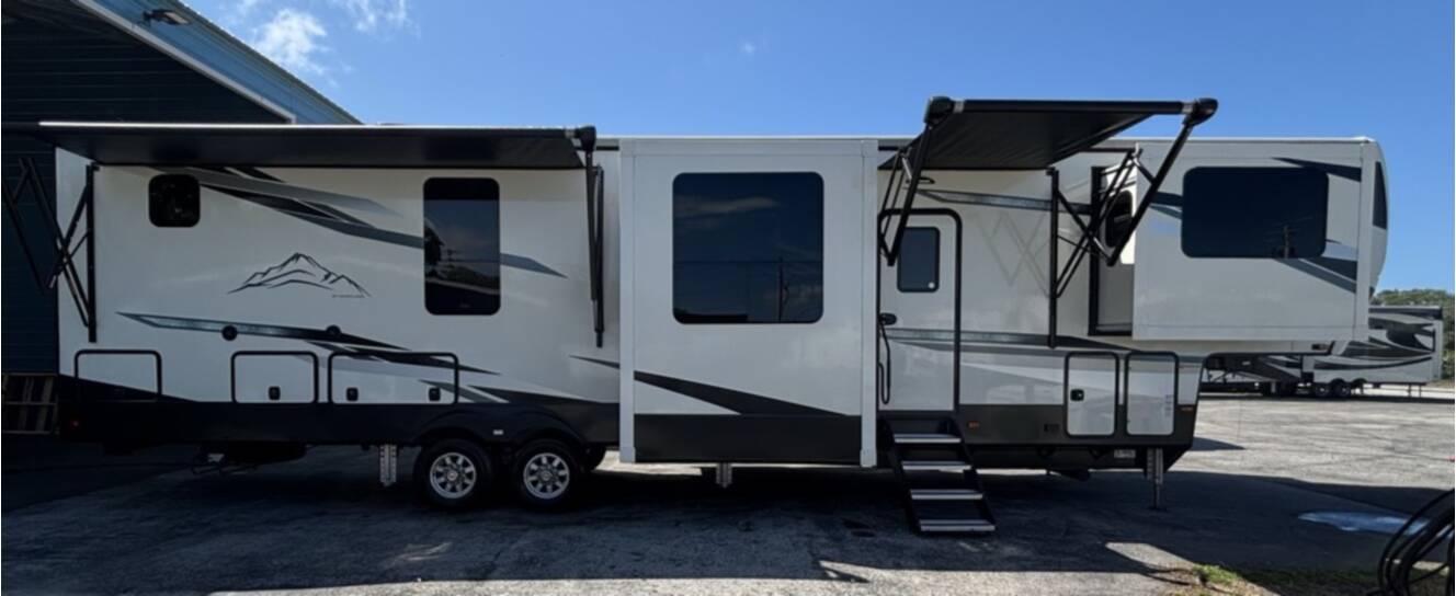 A photo of this 2021 Heartland BIG COUNTRY 3902FL
