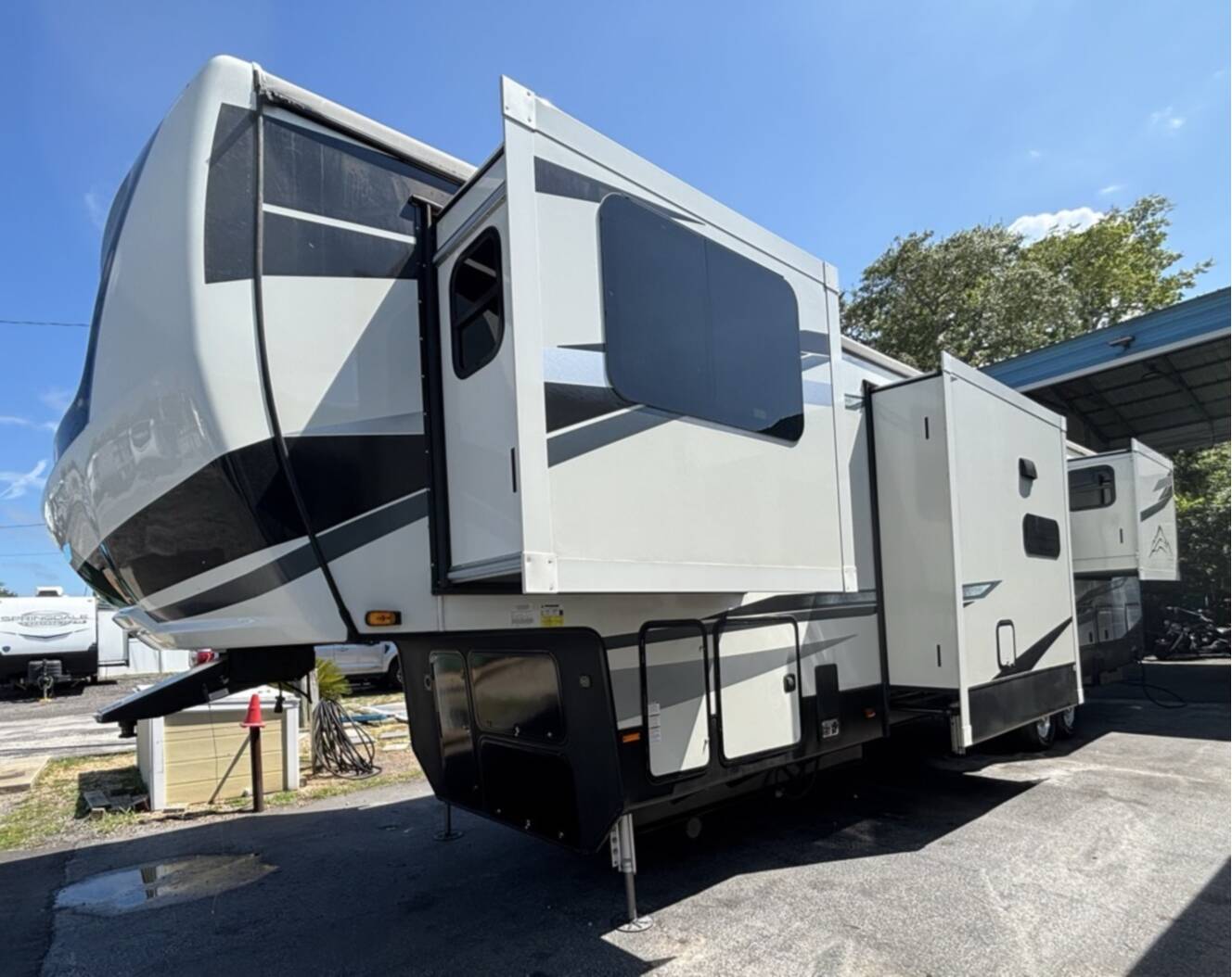 A photo of this 2021 Heartland BIG COUNTRY 3902FL