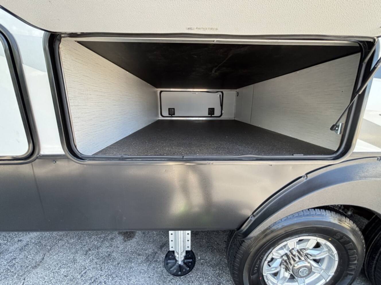 A photo of this 2021 Heartland BIG COUNTRY 3902FL