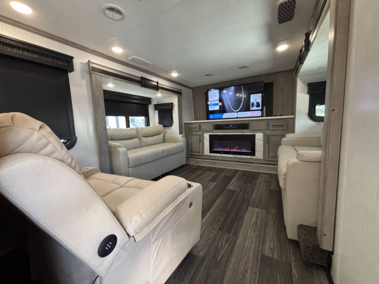 A photo of this 2021 Heartland BIG COUNTRY 3902FL