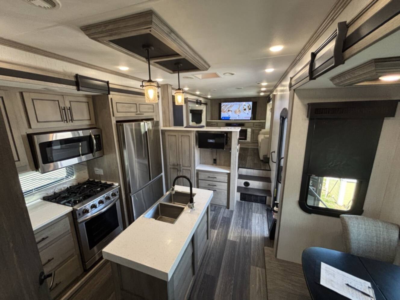 A photo of this 2021 Heartland BIG COUNTRY 3902FL