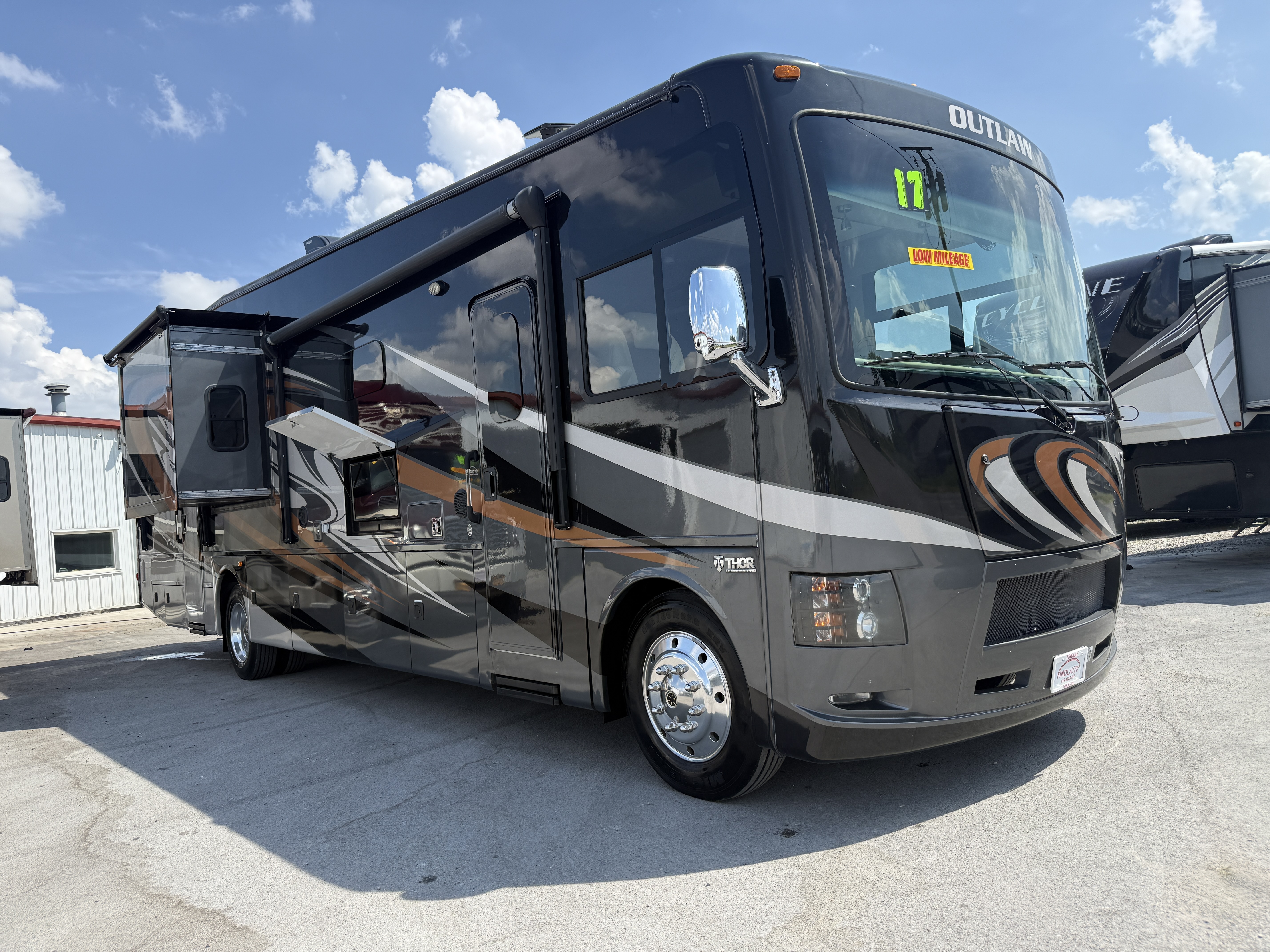 2017 Thor Motor Coach OUTLAW 37RB in findlay OH