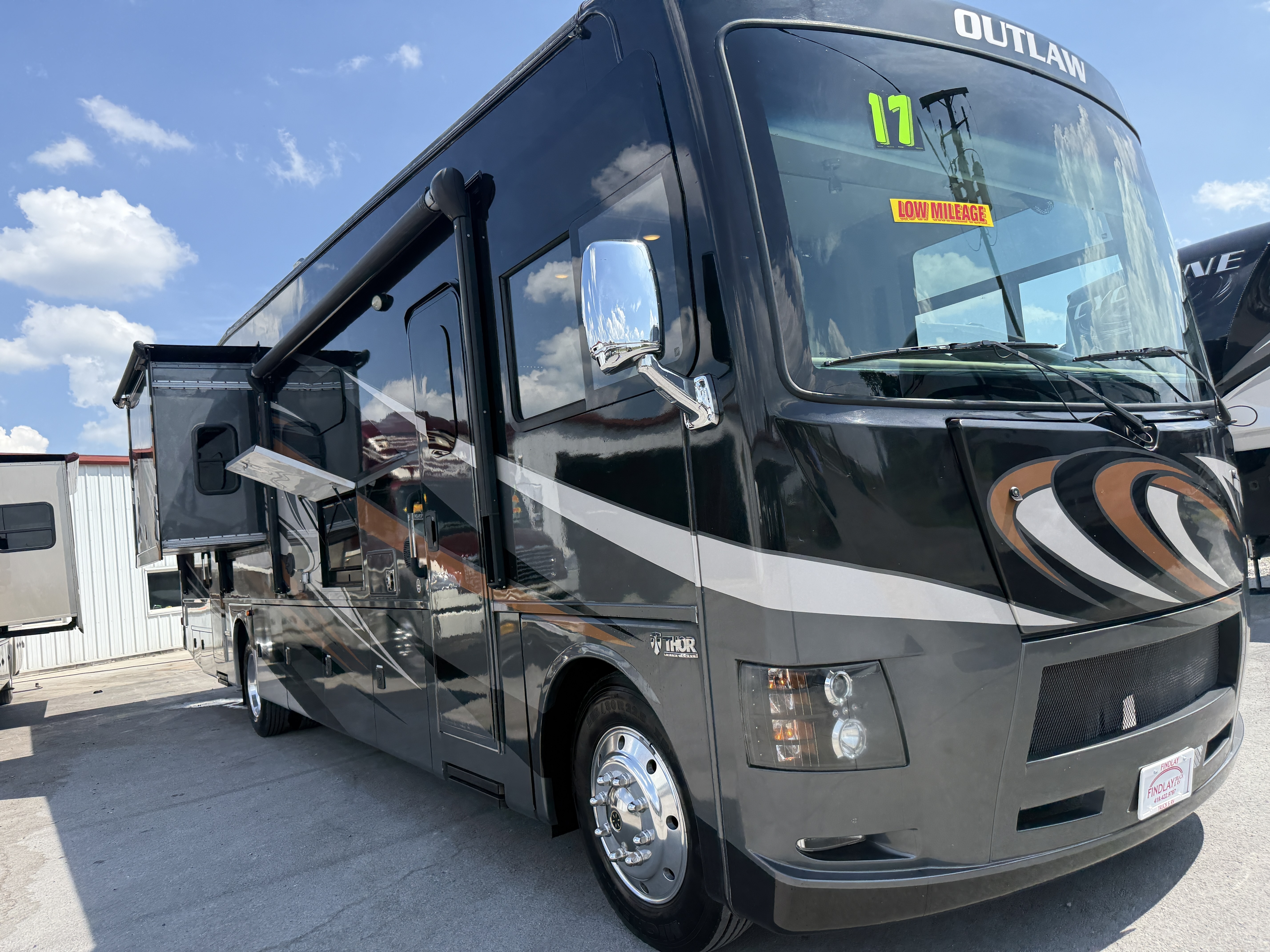 2017 Thor Motor Coach OUTLAW 37RB in findlay OH