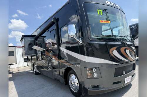 2017 Thor Motor Coach OUTLAW 37RB in findlay OH