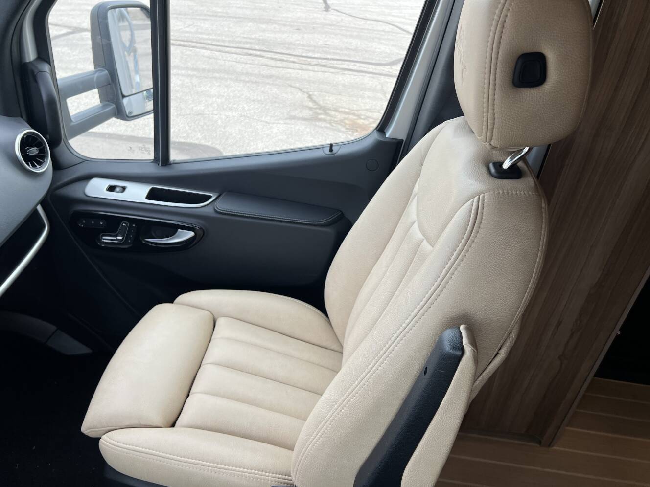 A photo of this 2023 Airstream Atlas Tommy Bahama E1