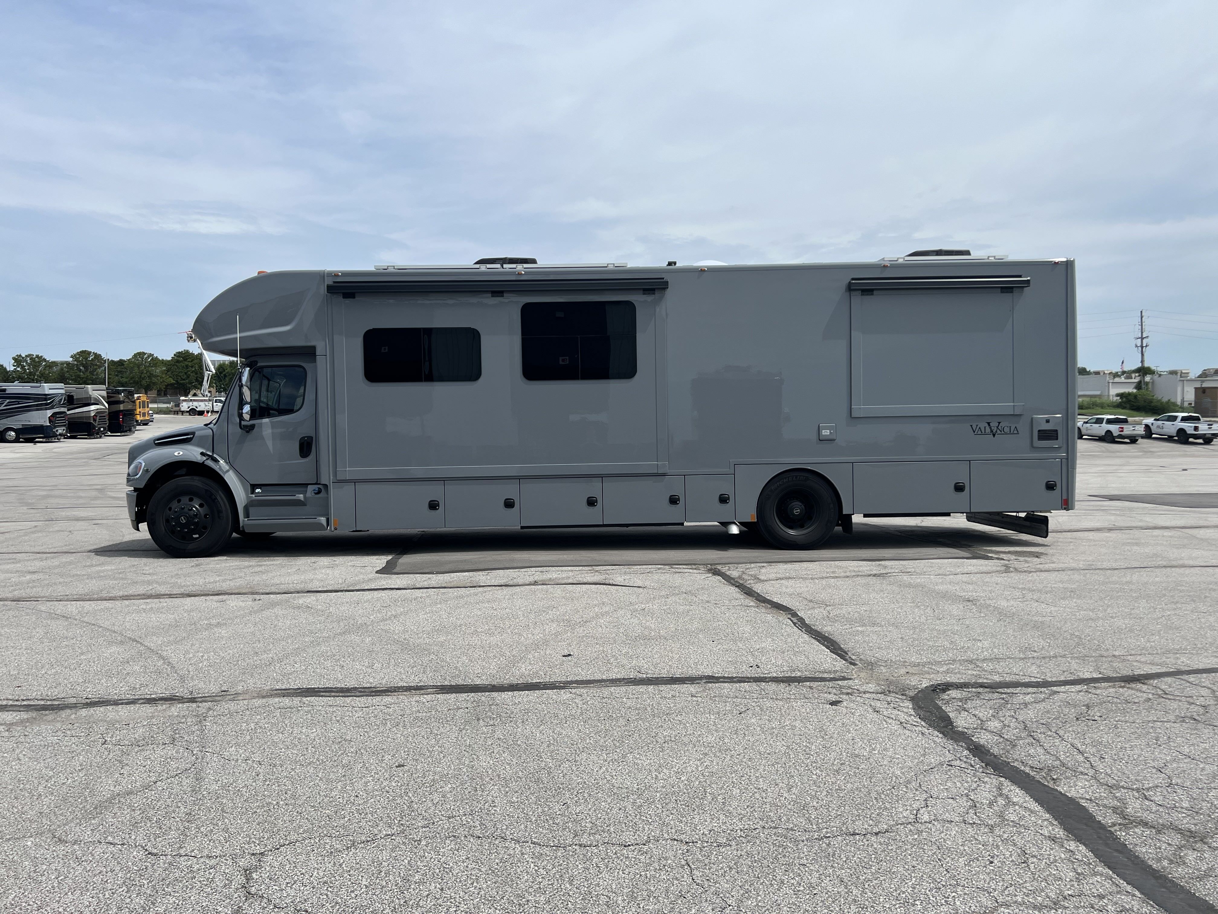 2027 Renegade Valencia 39FW in belton MO