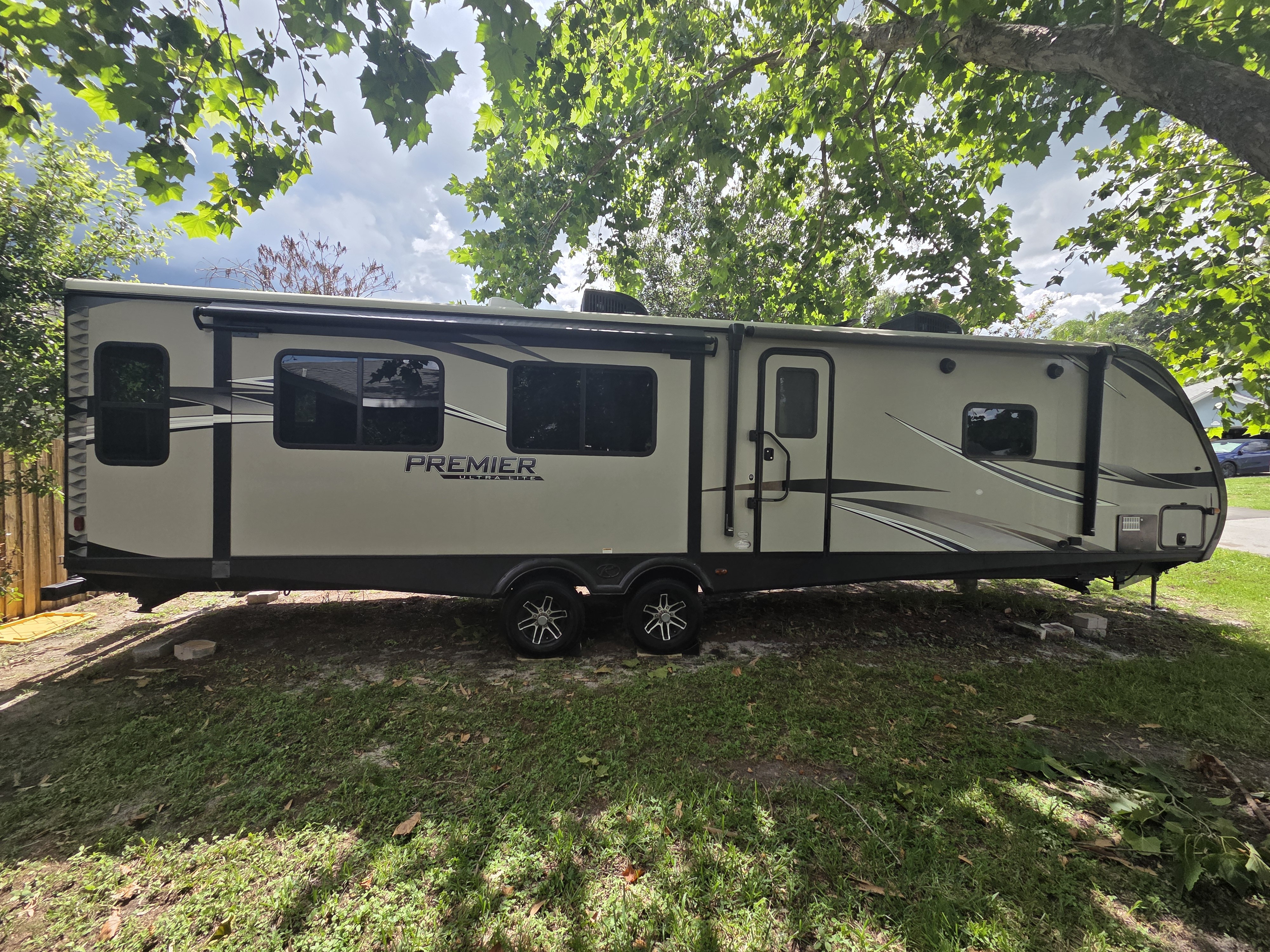 2020 Keystone PREMIER ULTRA LITE 34BHPR in land o lakes FL