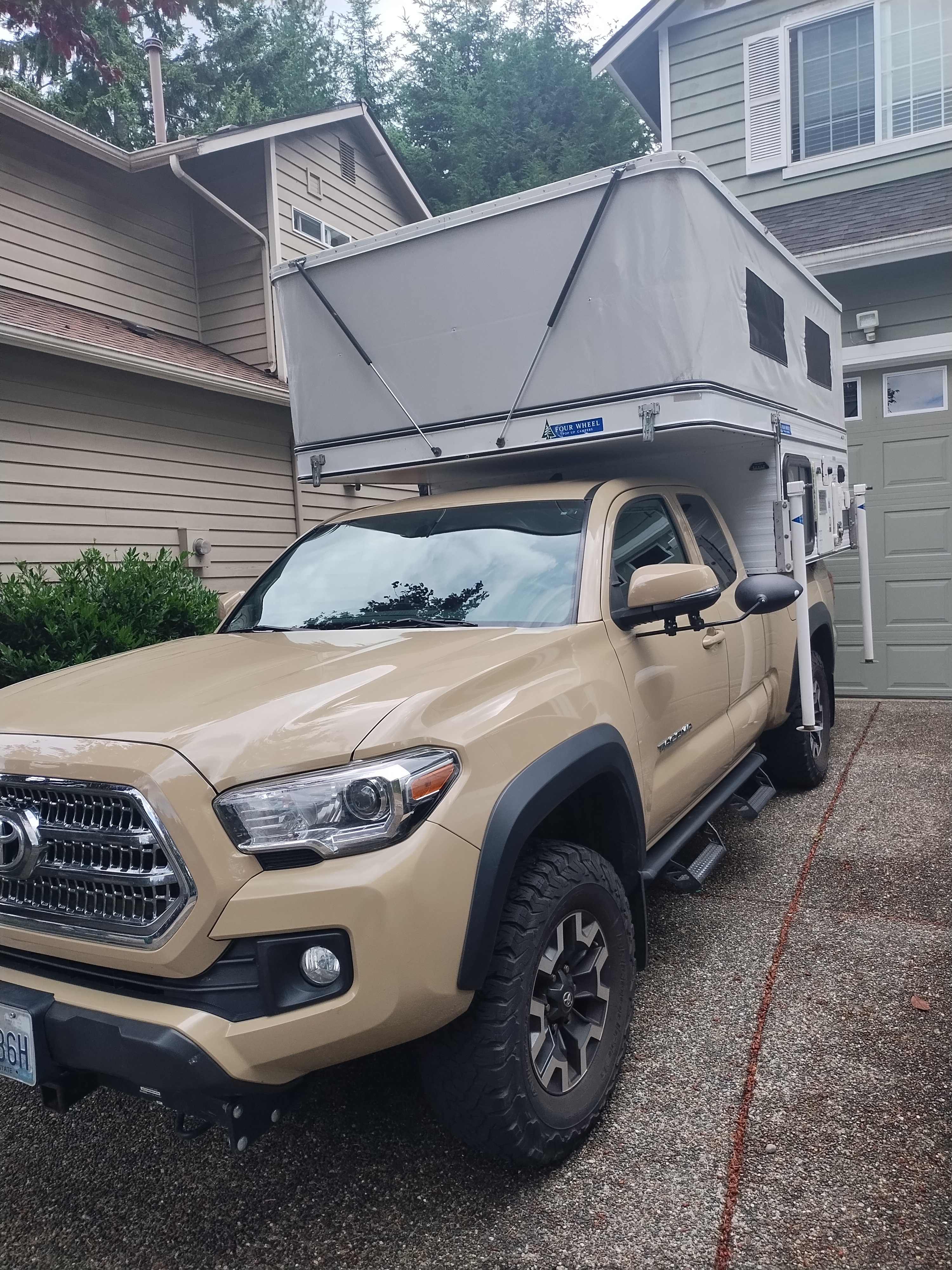 2016 Four Wheel Campers FLEET SLIDE-IN FRONT DINETTE RV