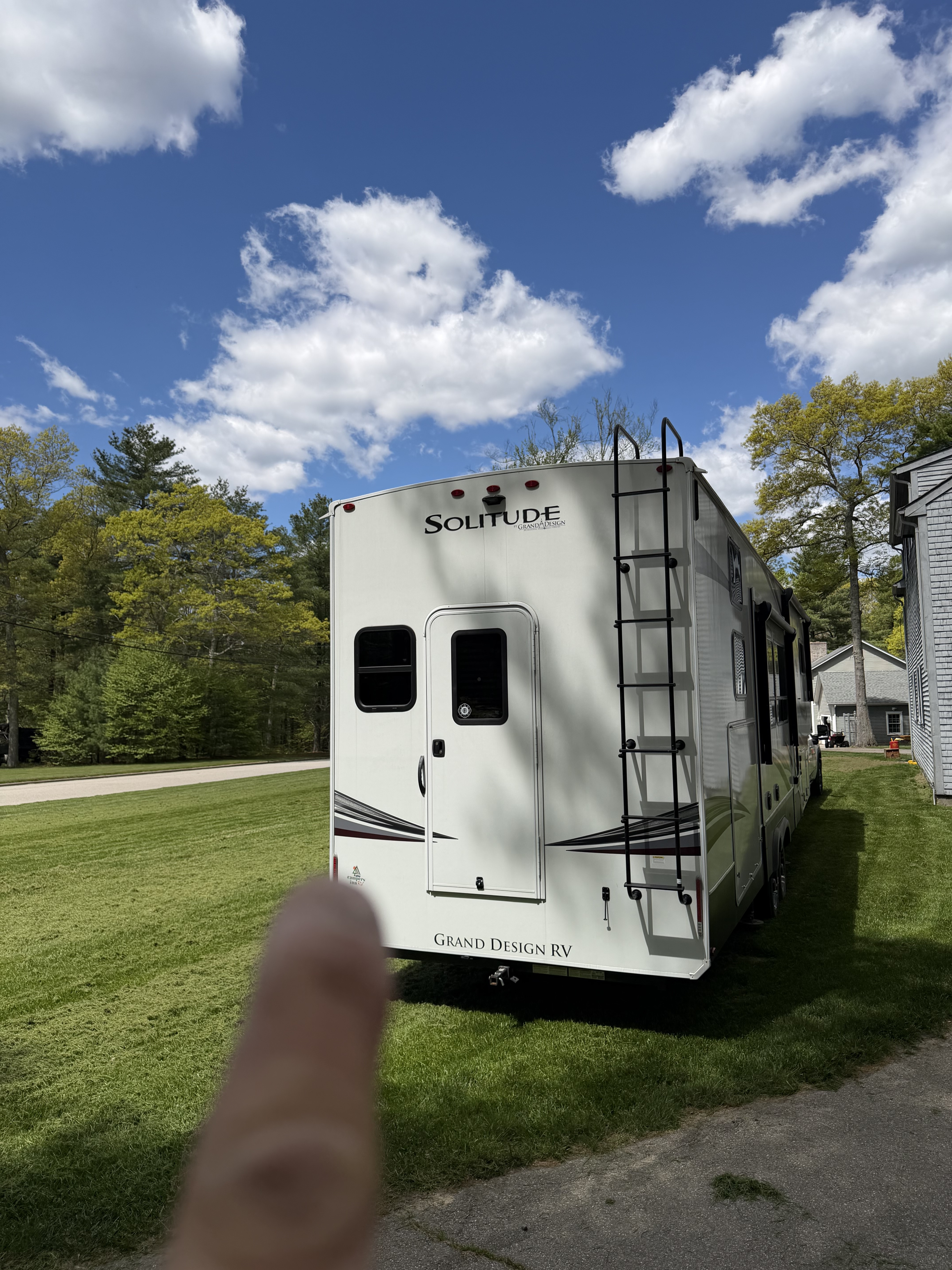 2022 Grand Design SOLITUDE S-CLASS 3950BH in west greenwich RI